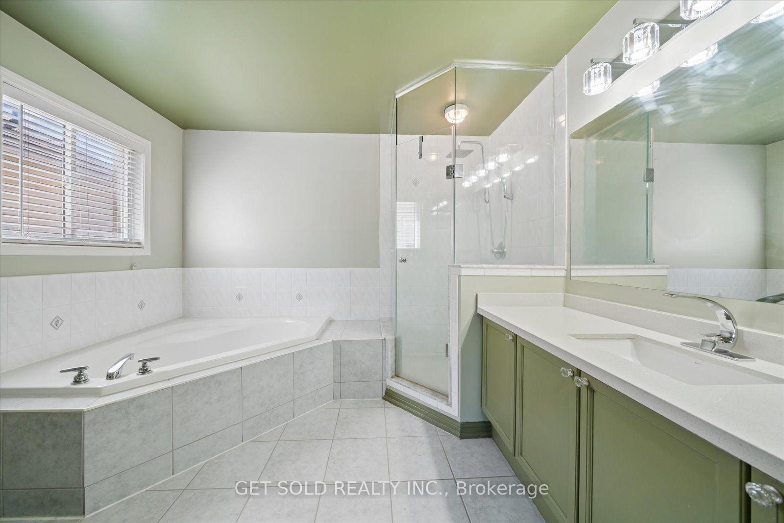 Photo 34 of 122 Medland Avenue, Whitby, Williamsburg — HOMEH