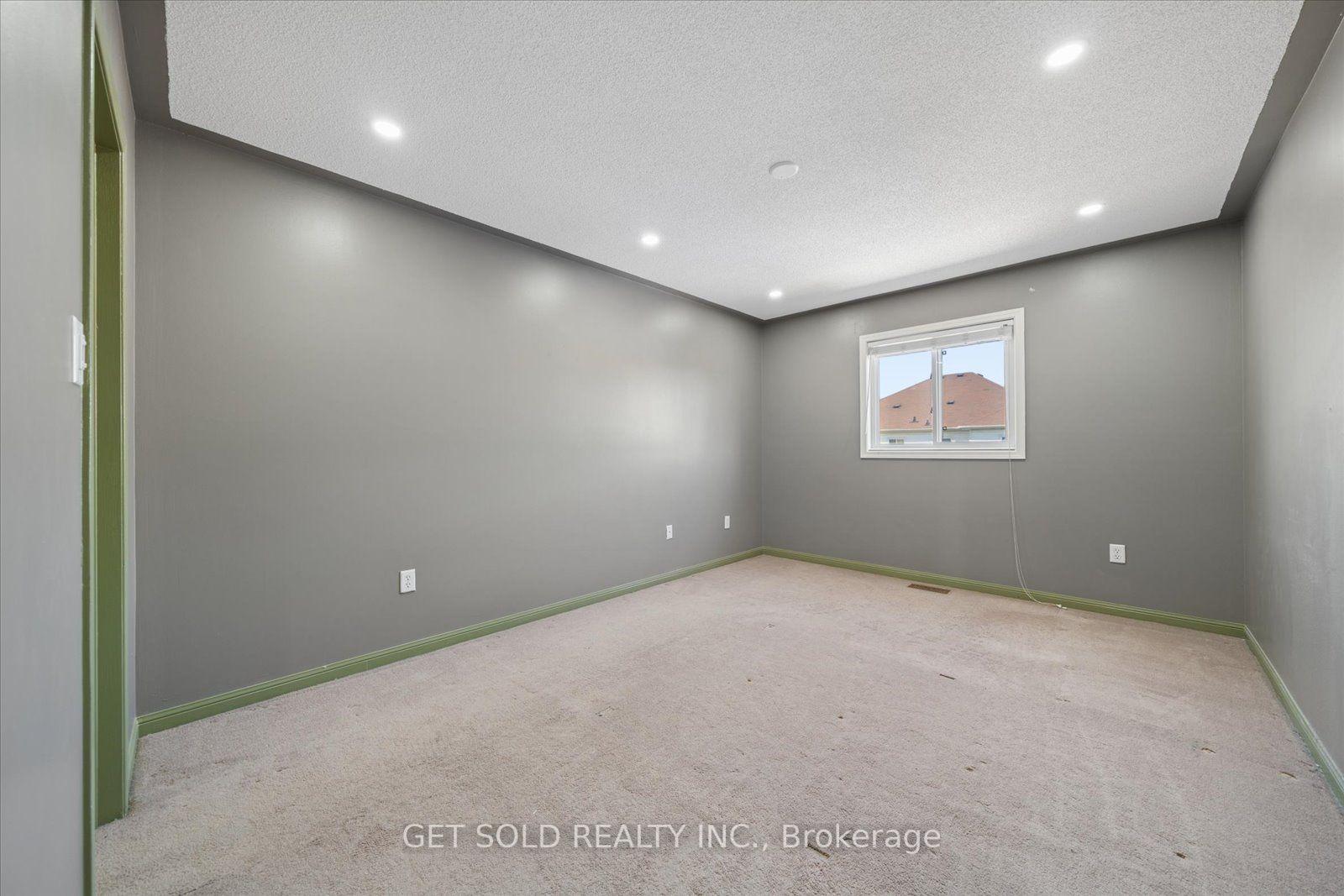 Photo 35 of 122 Medland Avenue, Whitby, Williamsburg — HOMEH
