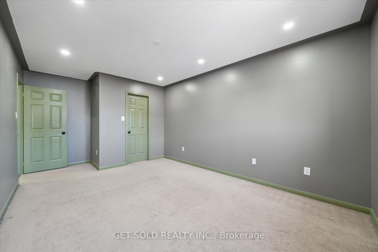 Photo 36 of 122 Medland Avenue, Whitby, Williamsburg — HOMEH