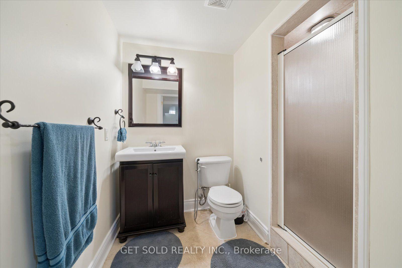 Photo 42 of 122 Medland Avenue, Whitby, Williamsburg — HOMEH