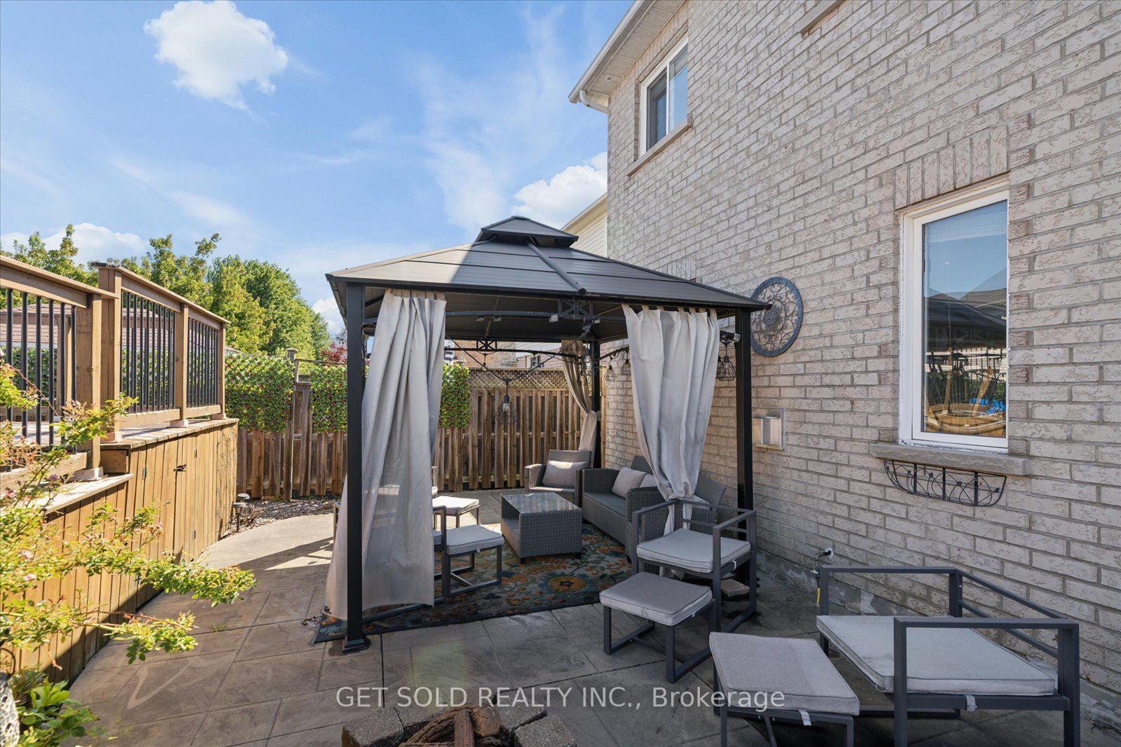 Photo 43 of 122 Medland Avenue, Whitby, Williamsburg — HOMEH