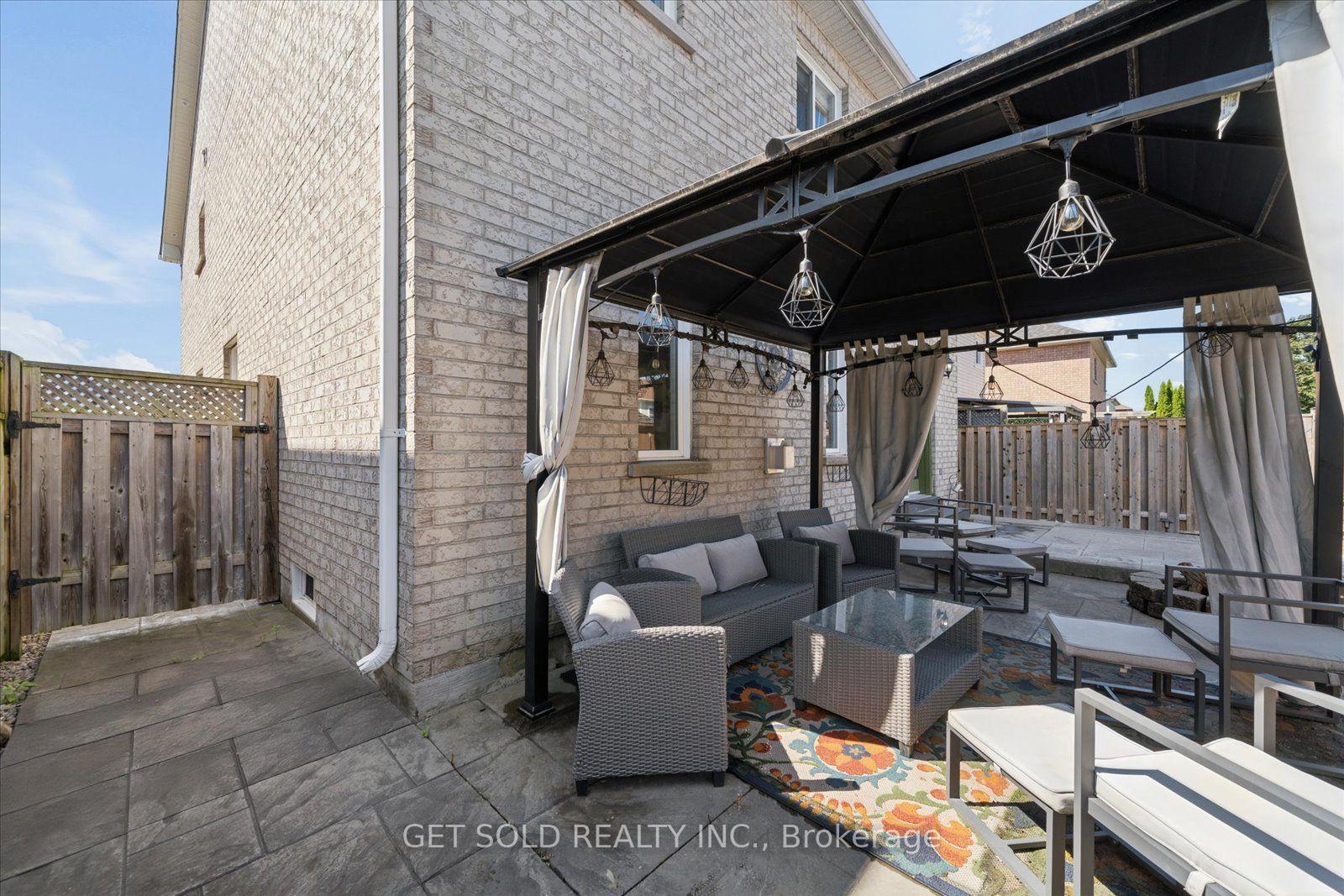 Photo 44 of 122 Medland Avenue, Whitby, Williamsburg — HOMEH