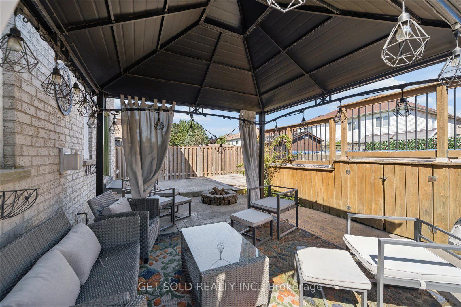 Photo 45 of 122 Medland Avenue, Whitby, Williamsburg — HOMEH