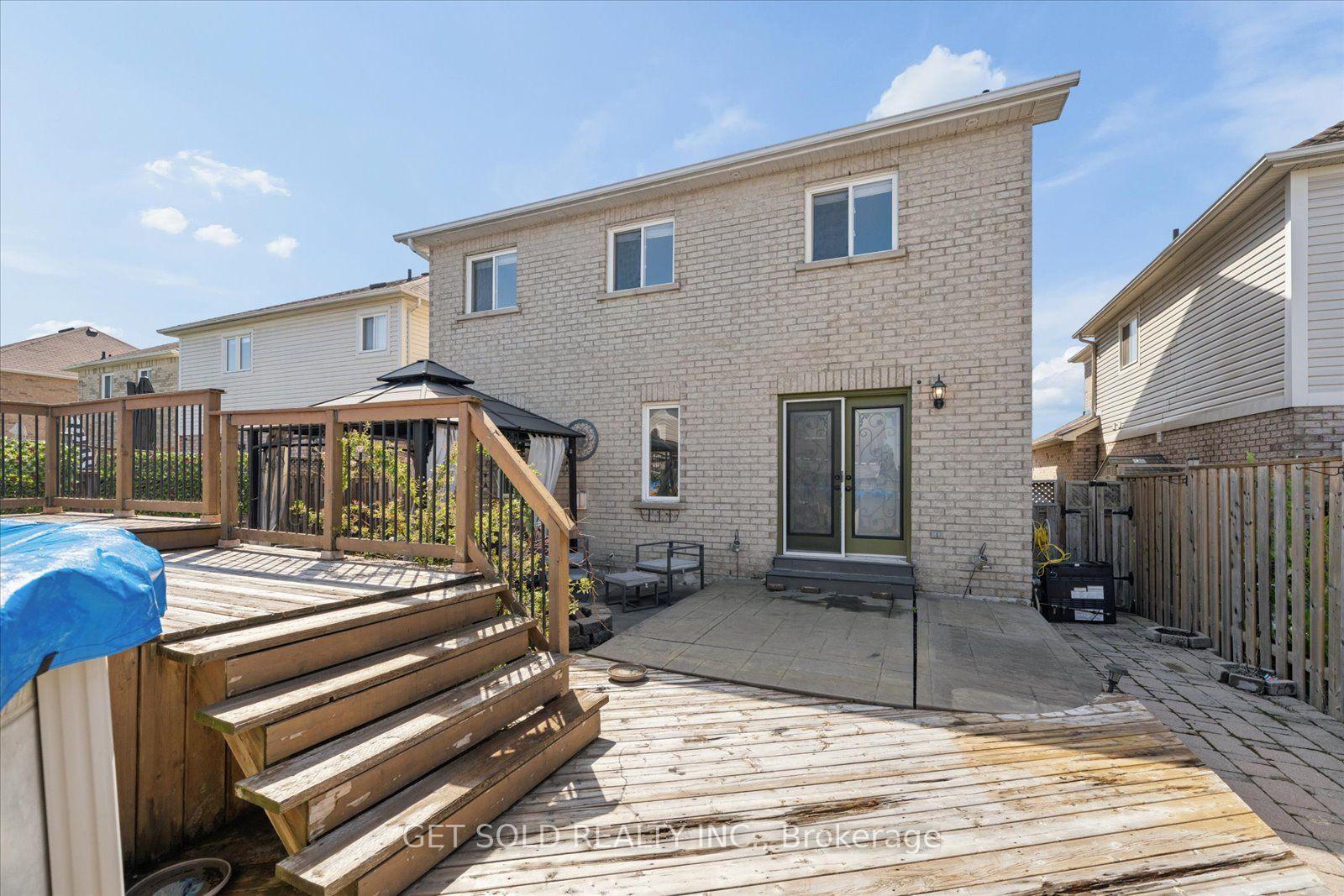 Photo 49 of 122 Medland Avenue, Whitby, Williamsburg — HOMEH