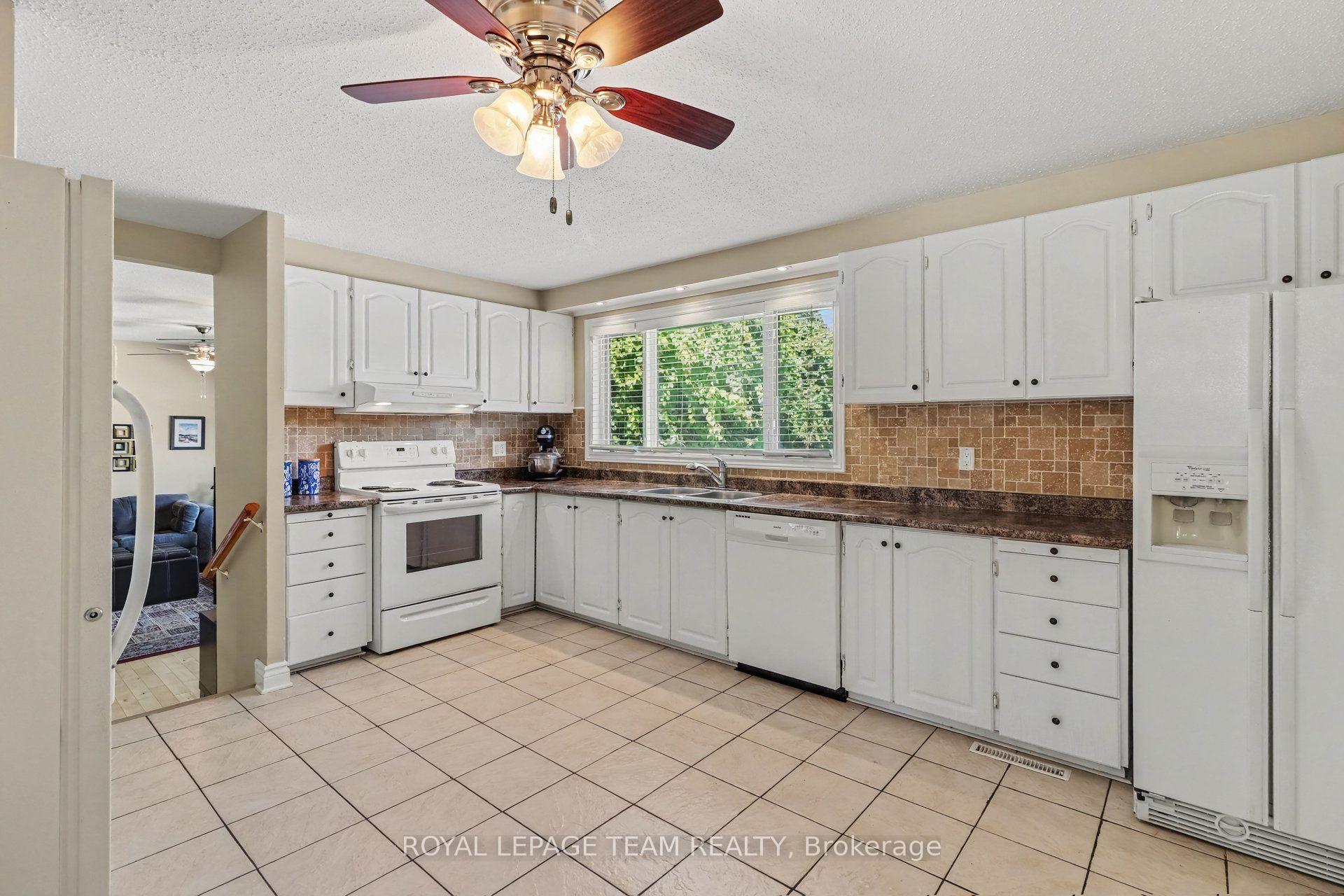 Photo 10 of 23 Sioux Crescent, Ottawa, Bruce Farm/Graham Park/Qualicum/Bellands — HOMEH