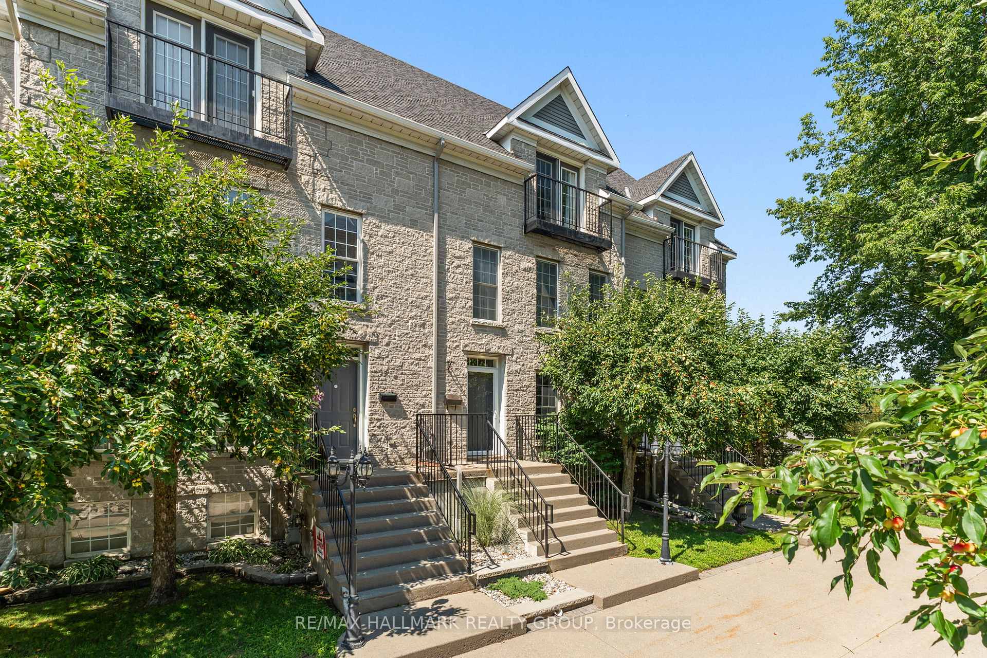 Photo 3 of 4 Sherman Lane, Brockville, Brockville — HOMEH