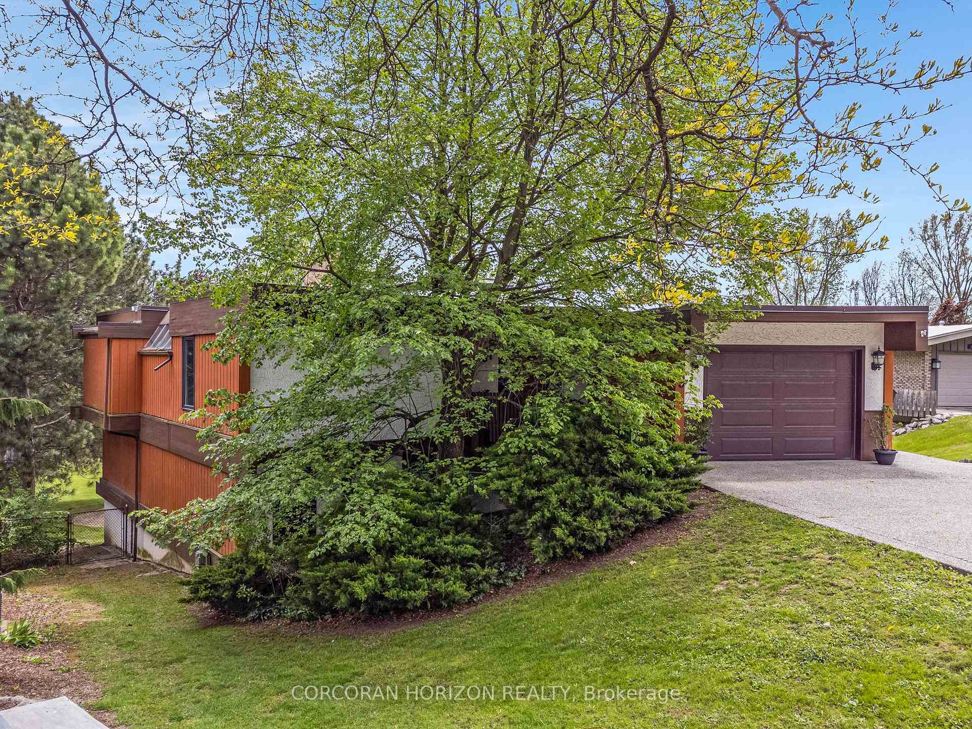 Photo 5 of 565 Fountain Street S, Cambridge, Preston North — HOMEH