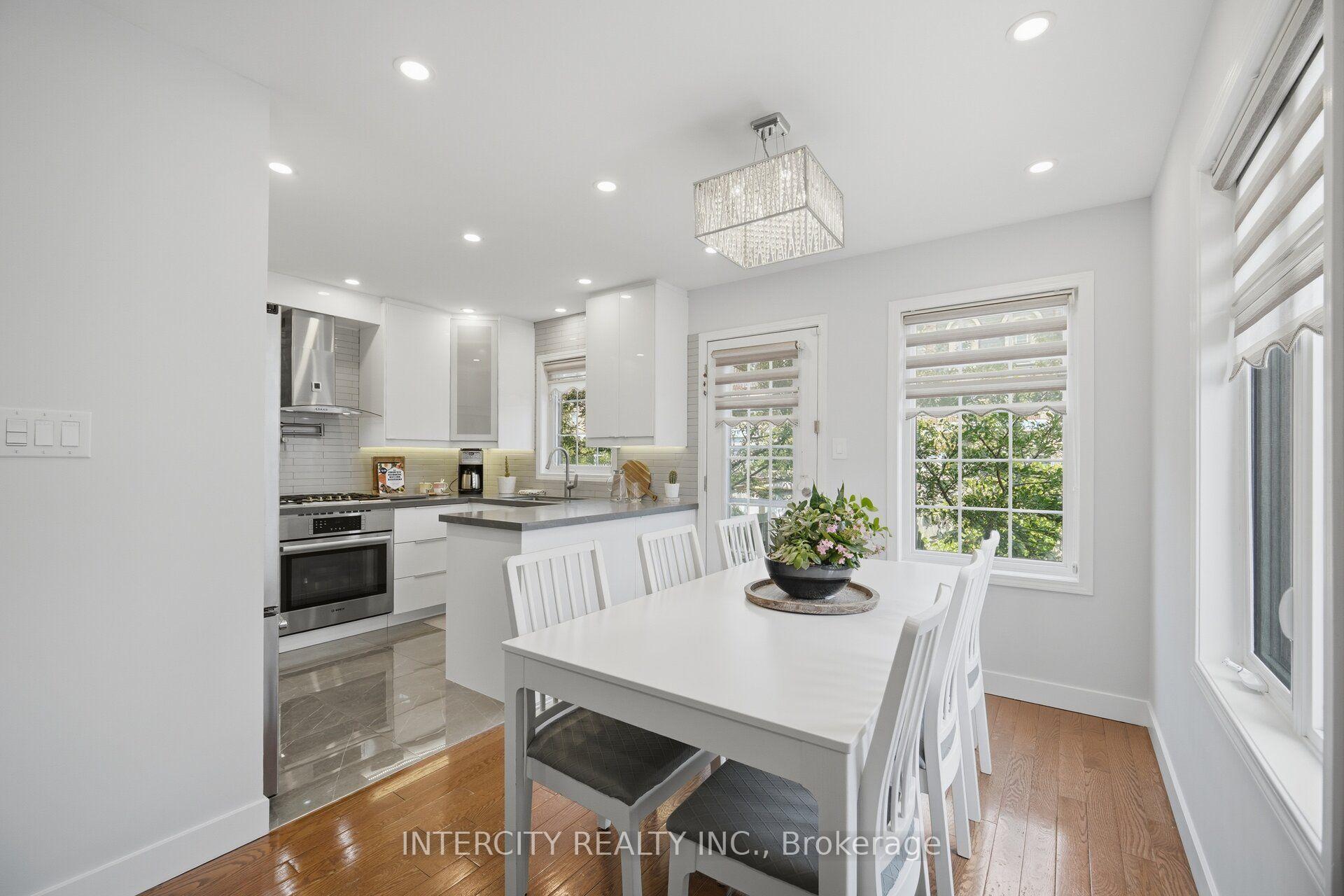 Photo 5 of 64 Coranto Way, Vaughan, Vellore Village — HOMEH