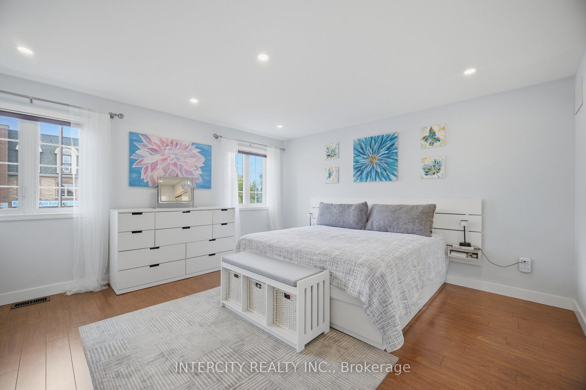 Photo 7 of 64 Coranto Way, Vaughan, Vellore Village — HOMEH