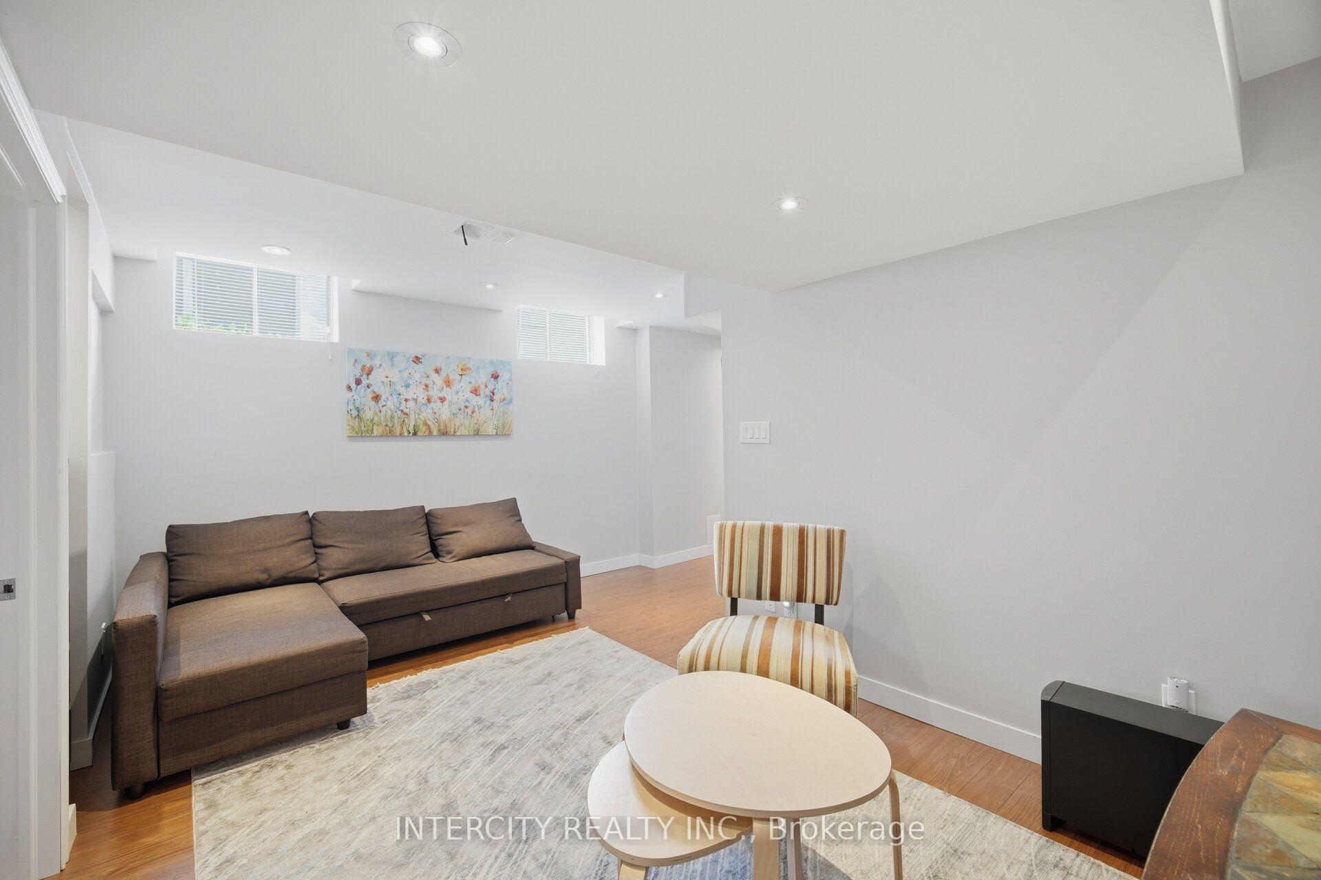 Photo 13 of 64 Coranto Way, Vaughan, Vellore Village — HOMEH