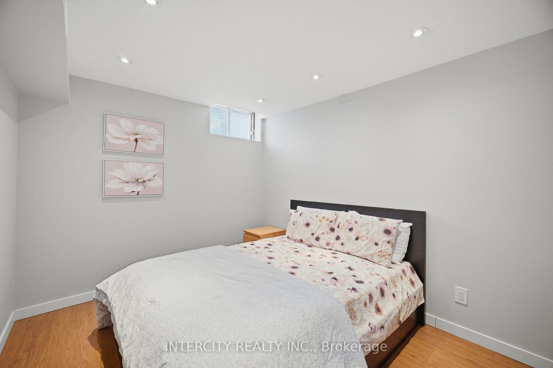 Photo 15 of 64 Coranto Way, Vaughan, Vellore Village — HOMEH