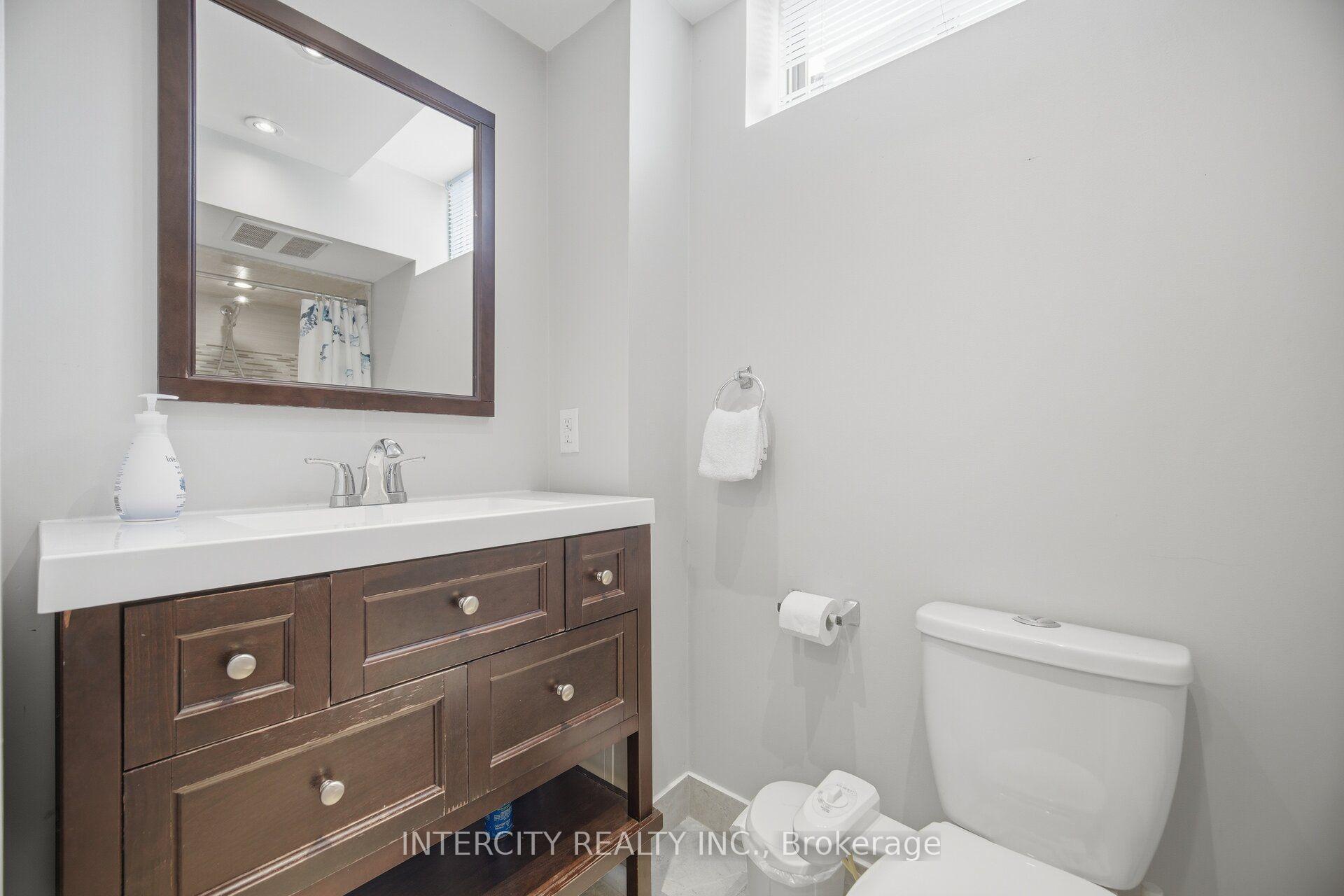 Photo 16 of 64 Coranto Way, Vaughan, Vellore Village — HOMEH