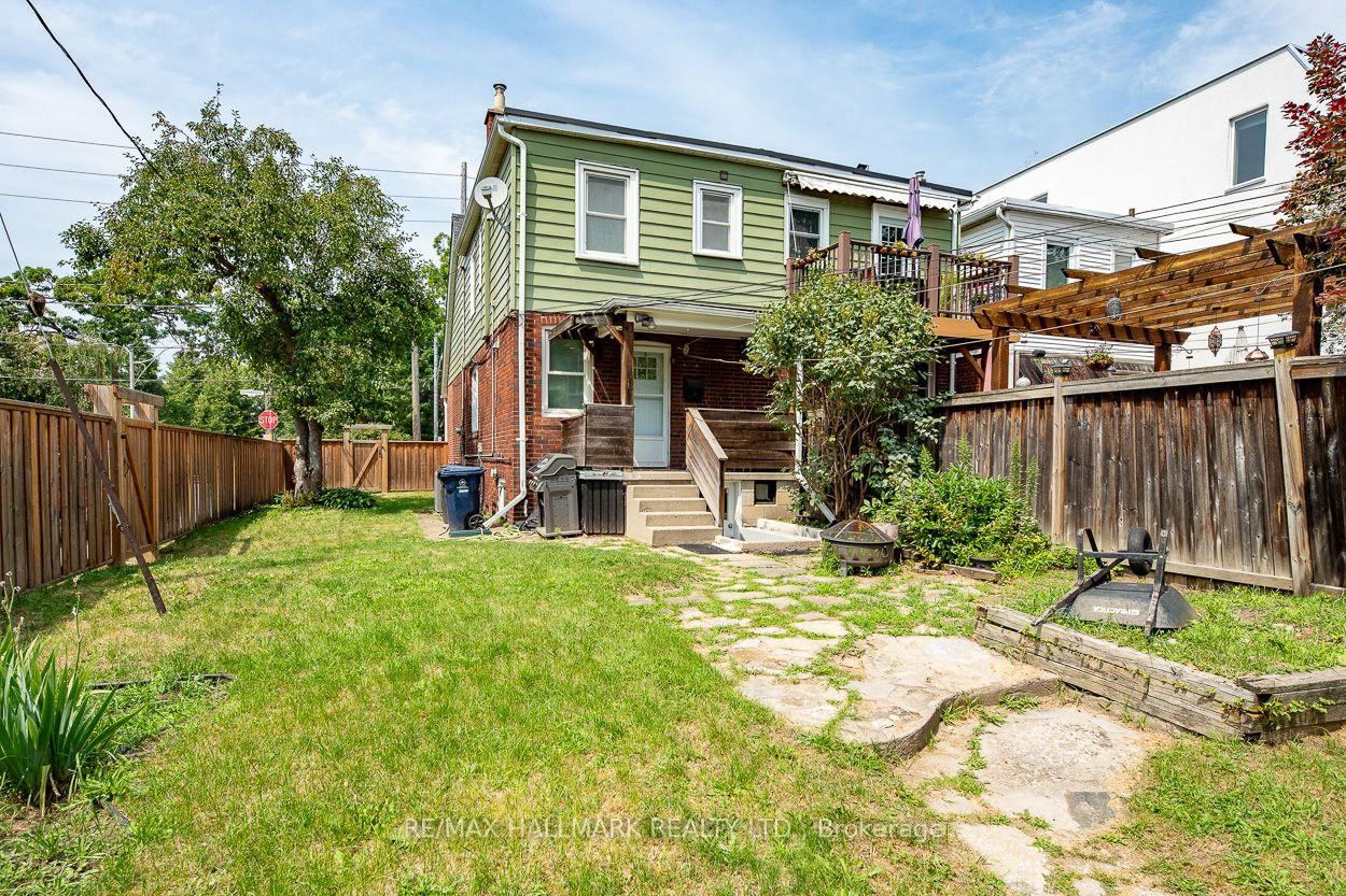 Photo 12 of Unit Upper, 2159 Gerrard Street E, Toronto, East End-Danforth — HOMEH