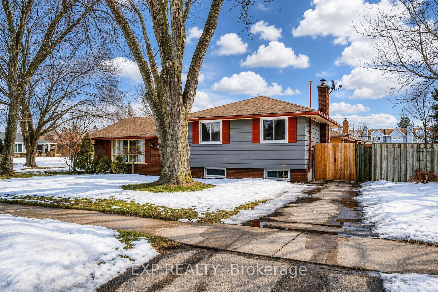 Photo 2 of 33 Fairlawn Road, Kitchener, Vanier - Kitchener — HOMEH