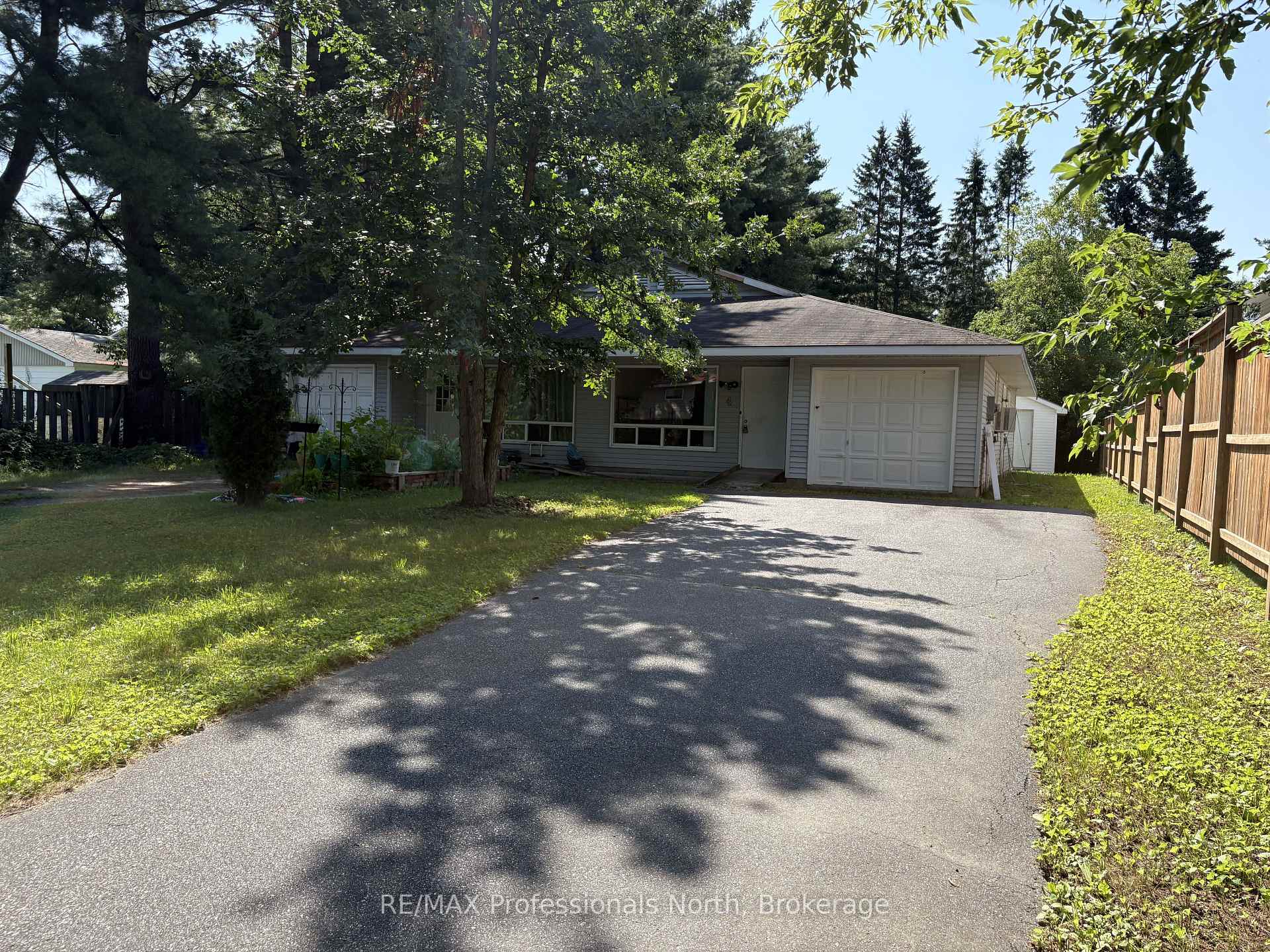 Photo 1 of 4 North Street N, Bracebridge, Monck (Bracebridge) — HOMEH