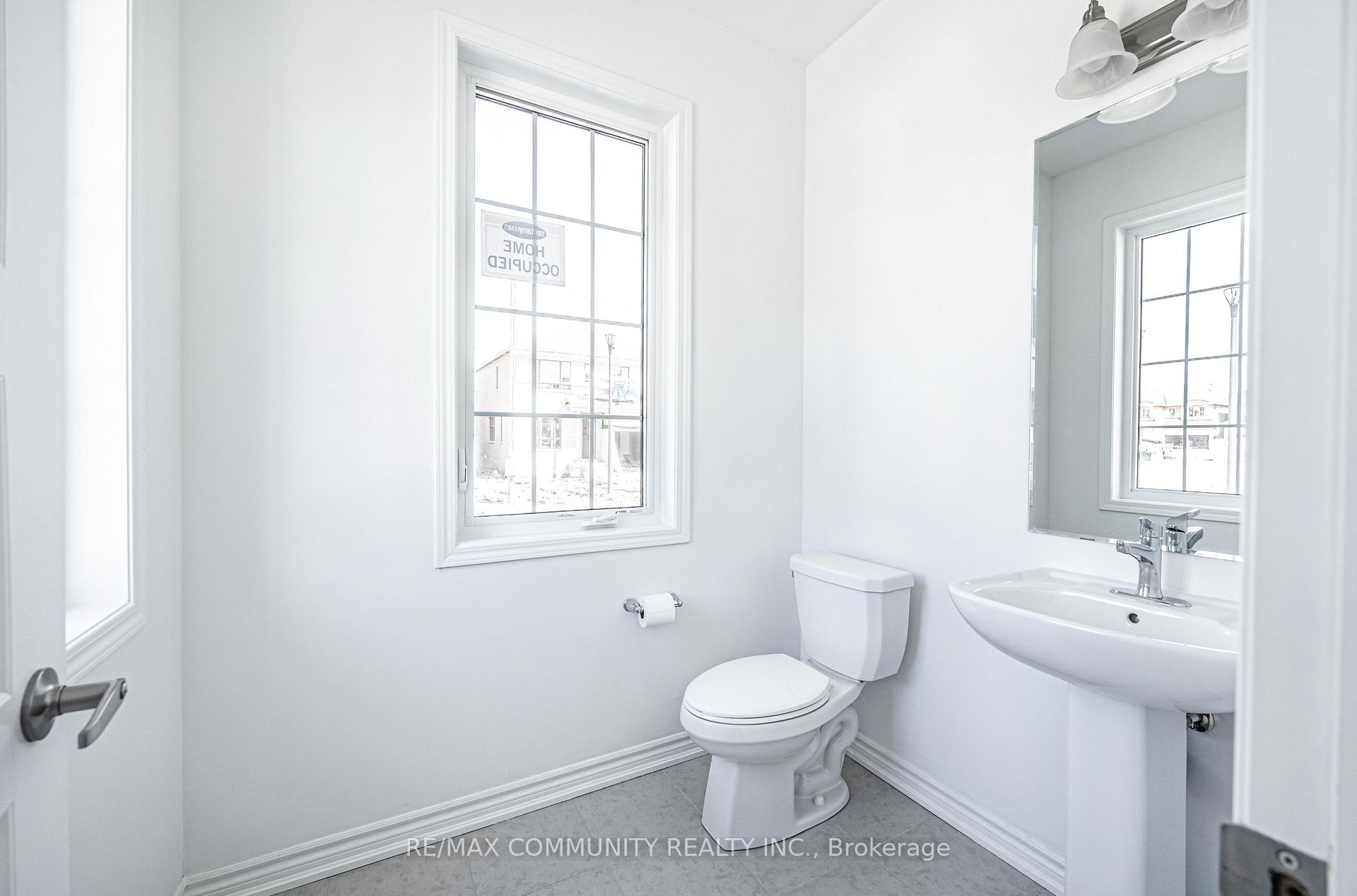 Photo 4 of 1483 Mockingbird Square, Pickering, Rural Pickering — HOMEH