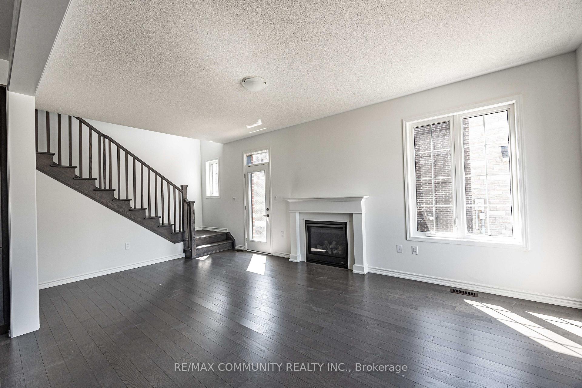 Photo 7 of 1483 Mockingbird Square, Pickering, Rural Pickering — HOMEH