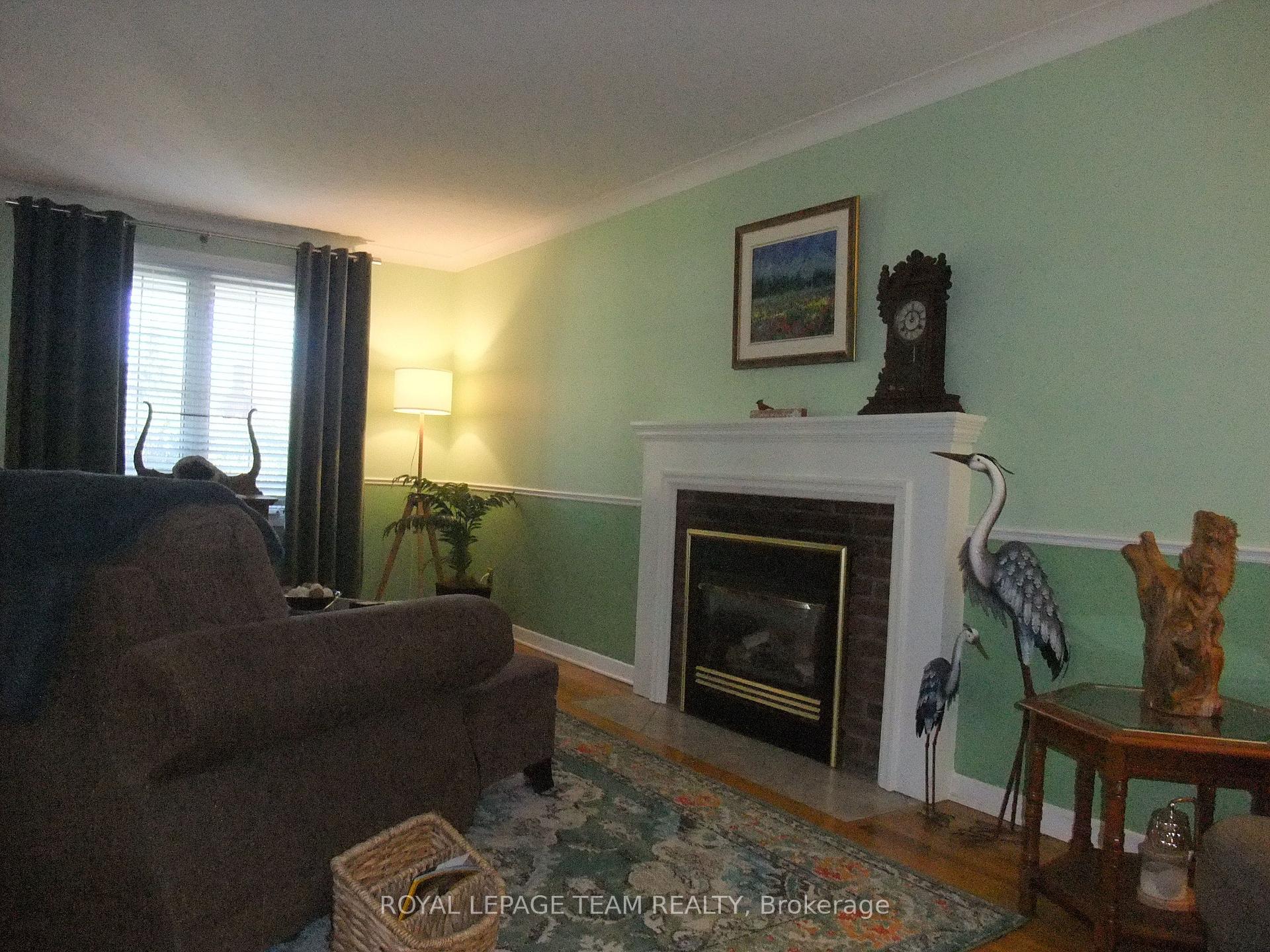 Photo 5 of 32 Gary Crescent, Arnprior, Arnprior — HOMEH