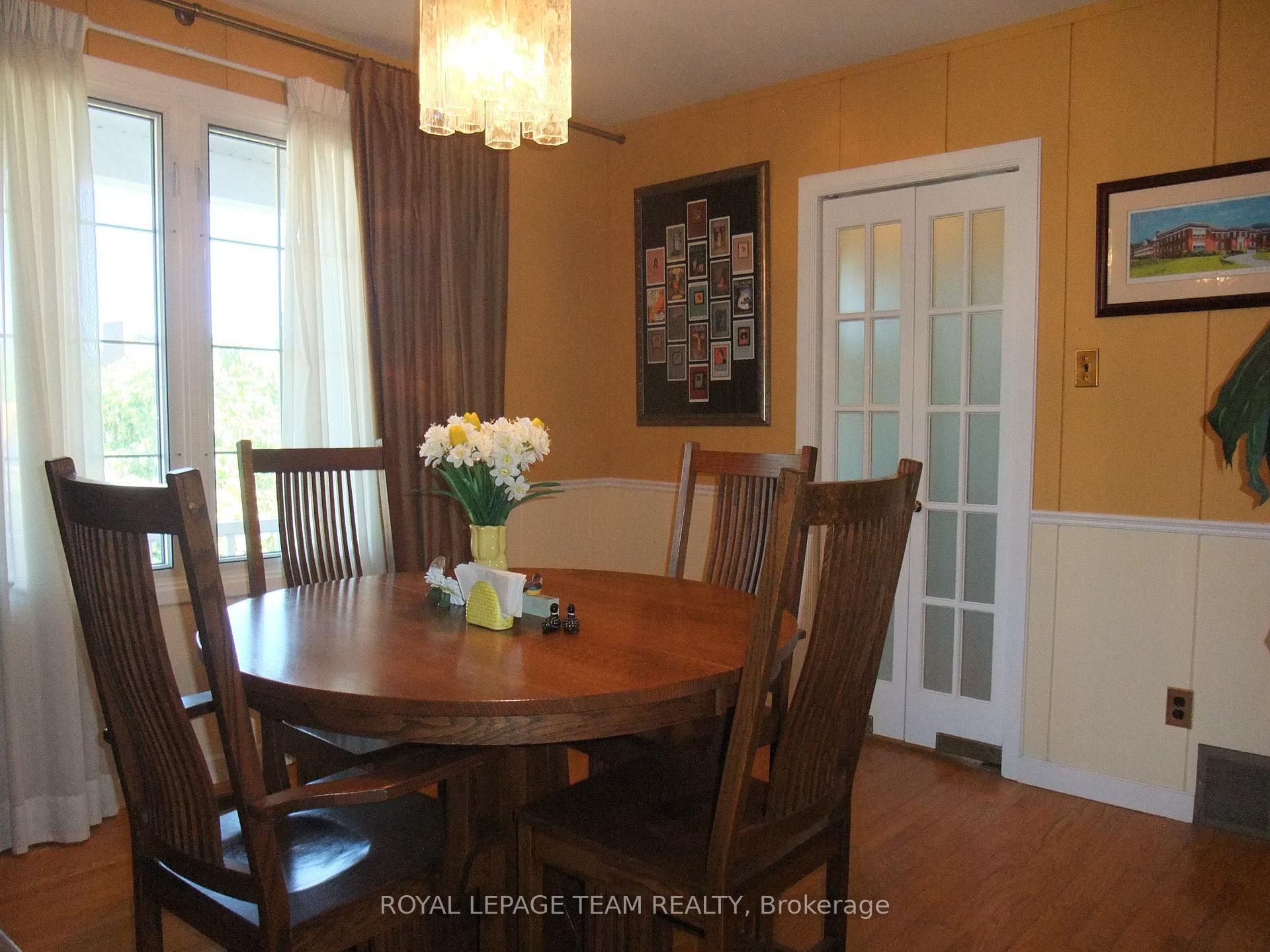 Photo 14 of 32 Gary Crescent, Arnprior, Arnprior — HOMEH