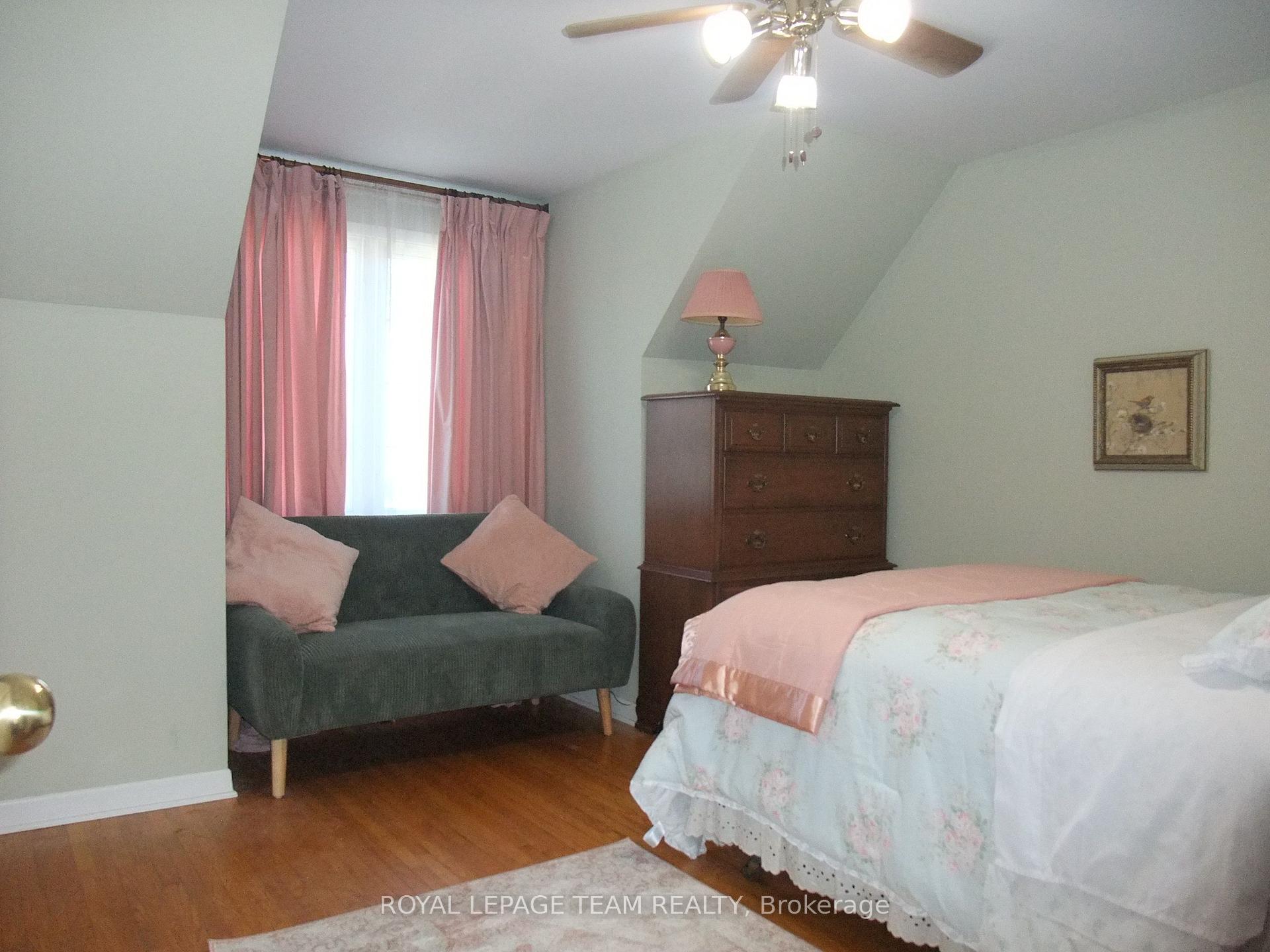 Photo 24 of 32 Gary Crescent, Arnprior, Arnprior — HOMEH