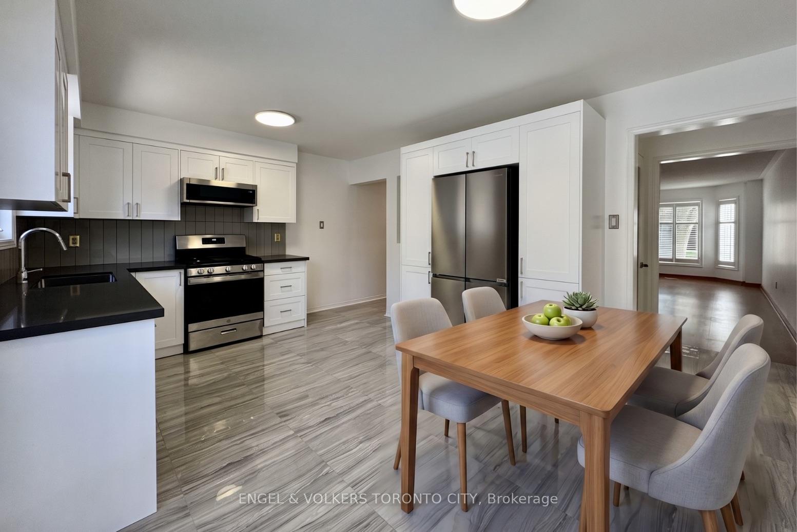 Photo 3 of 2052 Oak Bliss Crescent, Oakville, West Oak Trails — HOMEH