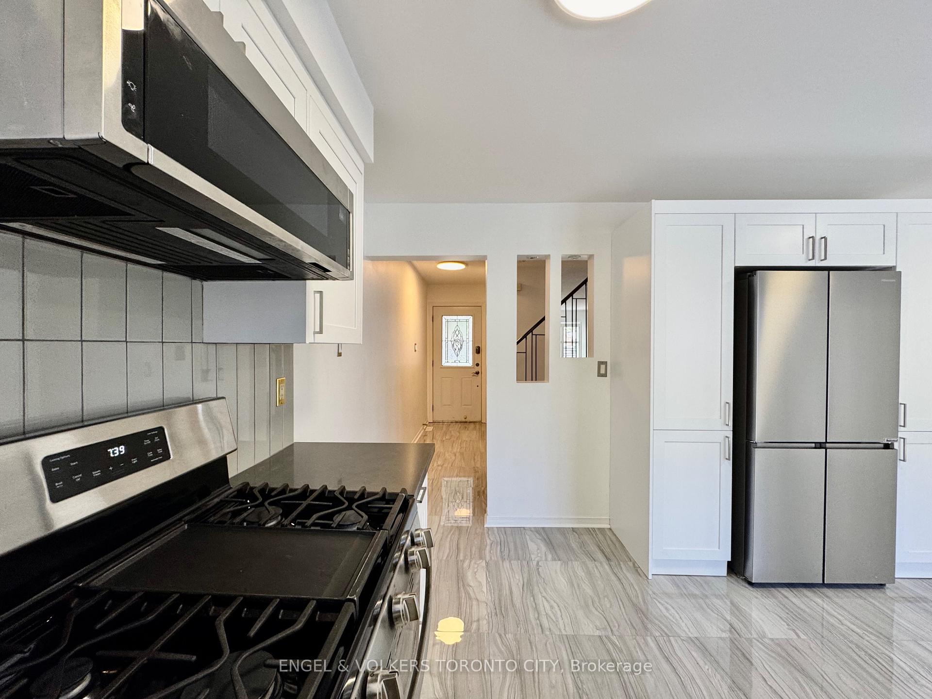 Photo 4 of 2052 Oak Bliss Crescent, Oakville, West Oak Trails — HOMEH