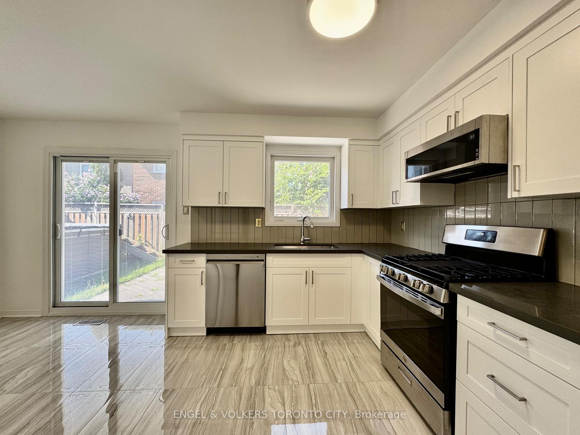 Photo 5 of 2052 Oak Bliss Crescent, Oakville, West Oak Trails — HOMEH