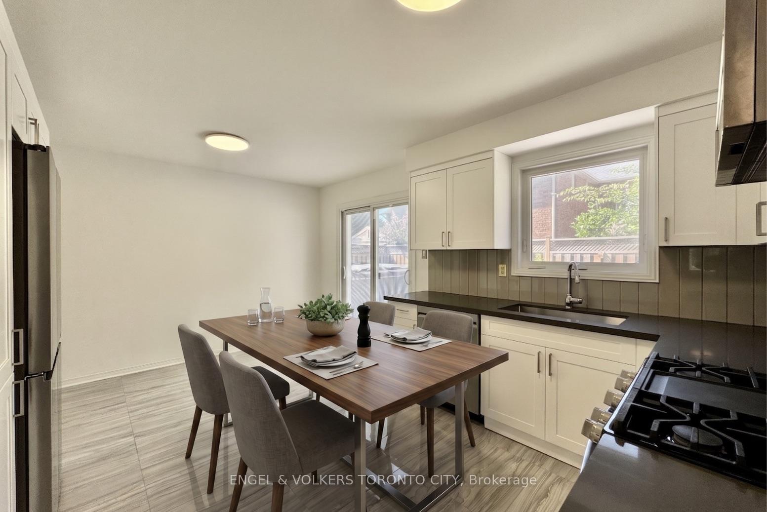 Photo 6 of 2052 Oak Bliss Crescent, Oakville, West Oak Trails — HOMEH