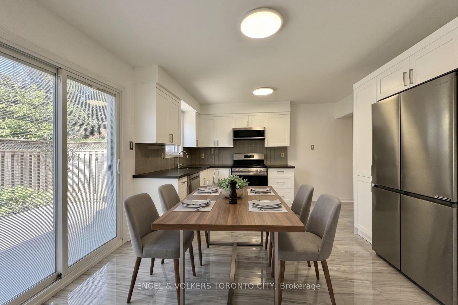 Photo 7 of 2052 Oak Bliss Crescent, Oakville, West Oak Trails — HOMEH