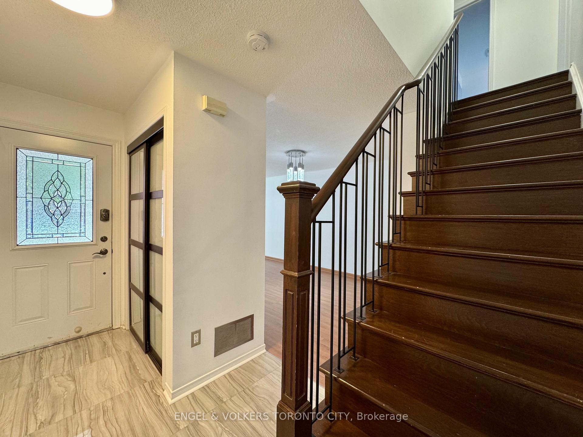Photo 9 of 2052 Oak Bliss Crescent, Oakville, West Oak Trails — HOMEH