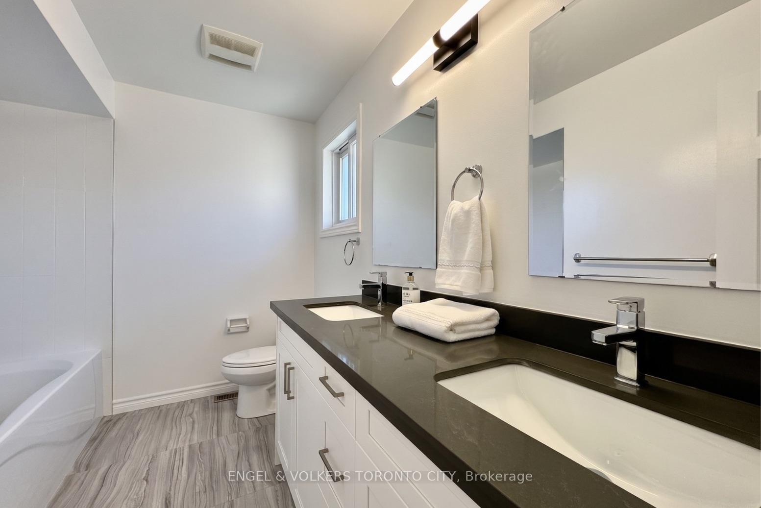 Photo 17 of 2052 Oak Bliss Crescent, Oakville, West Oak Trails — HOMEH