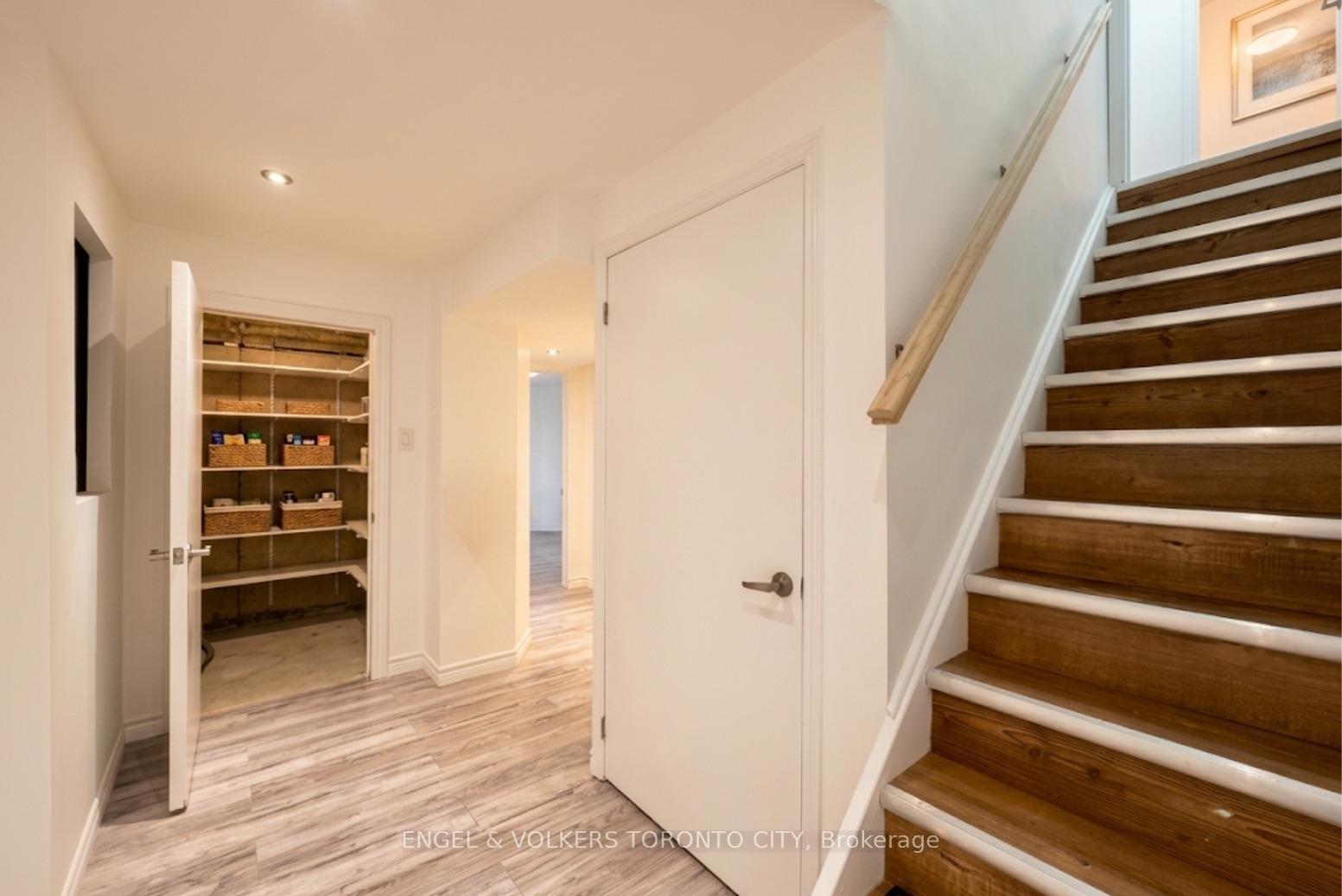 Photo 21 of 2052 Oak Bliss Crescent, Oakville, West Oak Trails — HOMEH