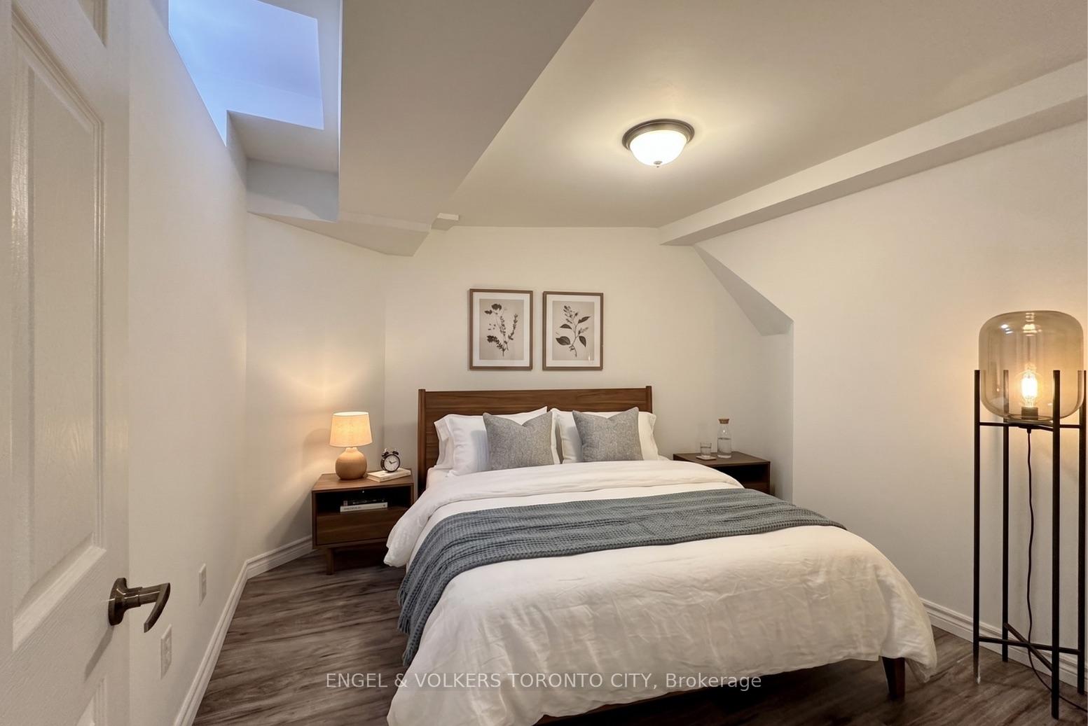 Photo 24 of 2052 Oak Bliss Crescent, Oakville, West Oak Trails — HOMEH
