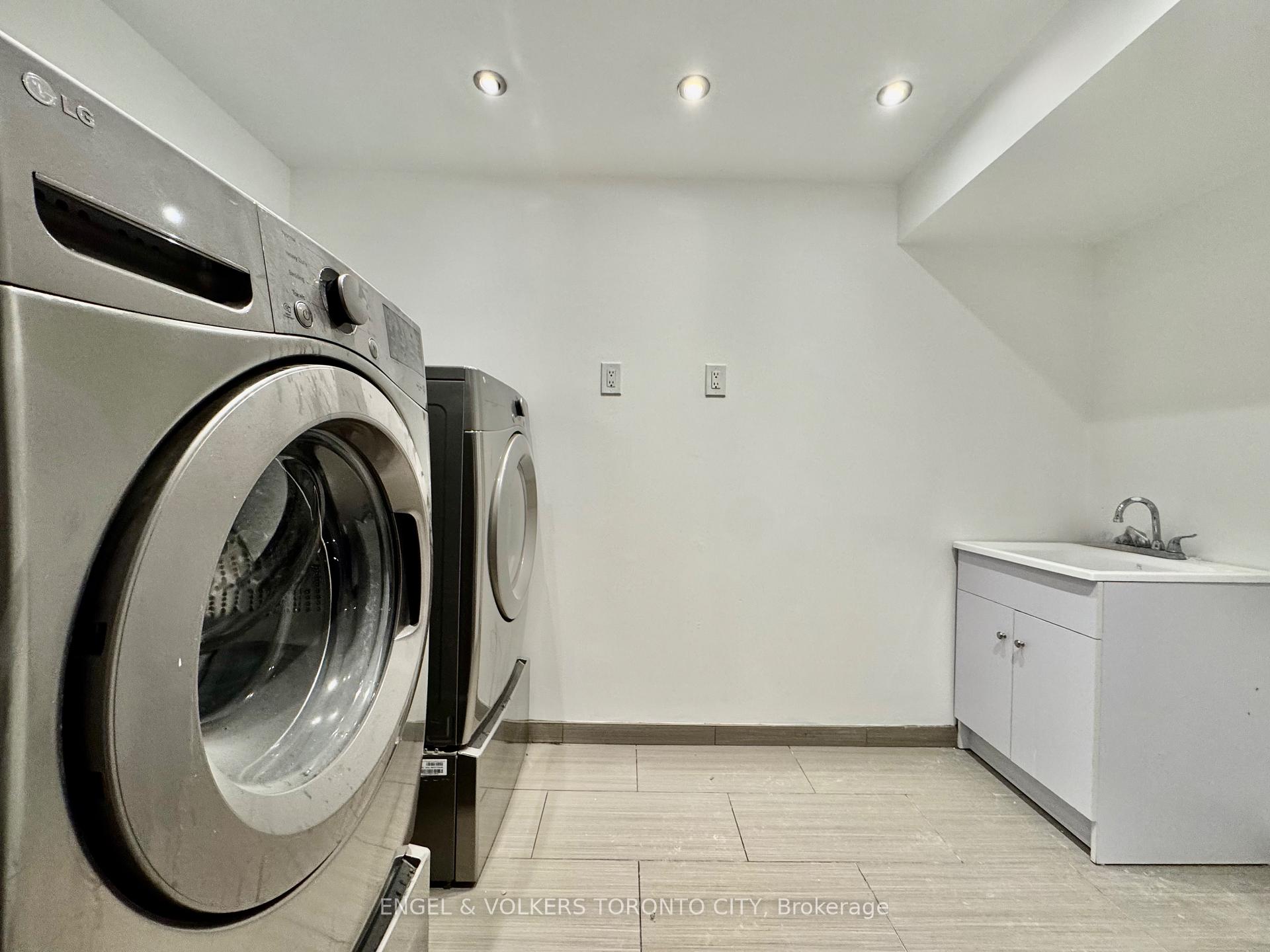 Photo 25 of 2052 Oak Bliss Crescent, Oakville, West Oak Trails — HOMEH