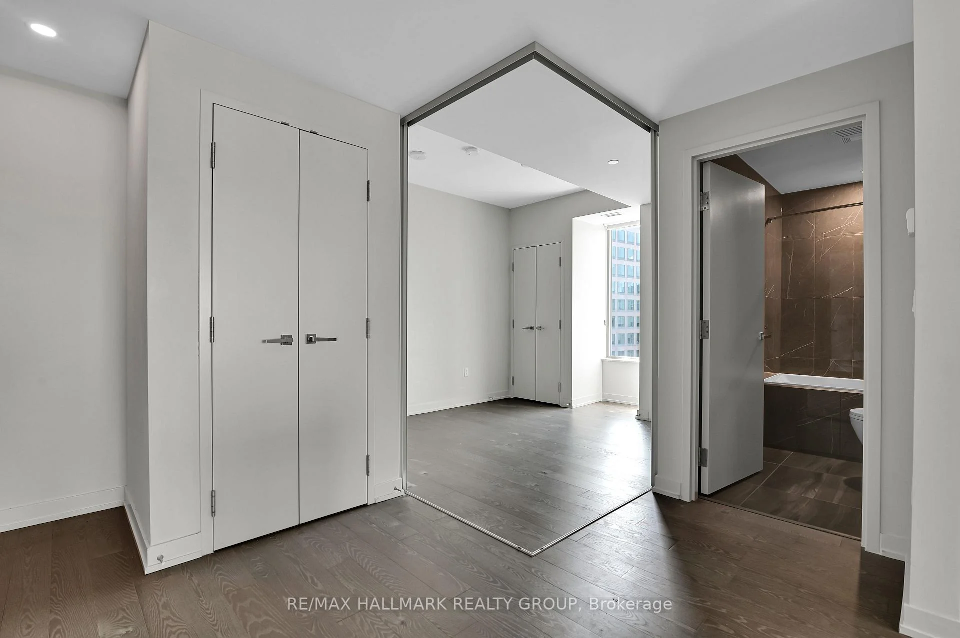 Photo 9 of Unit 1504, 101 Queen Street, Ottawa, Ottawa Centre — HOMEH