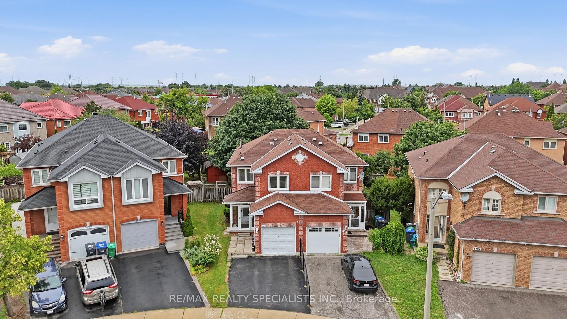 Photo 2 of 6803 Bansbridge Crescent, Mississauga, Lisgar — HOMEH