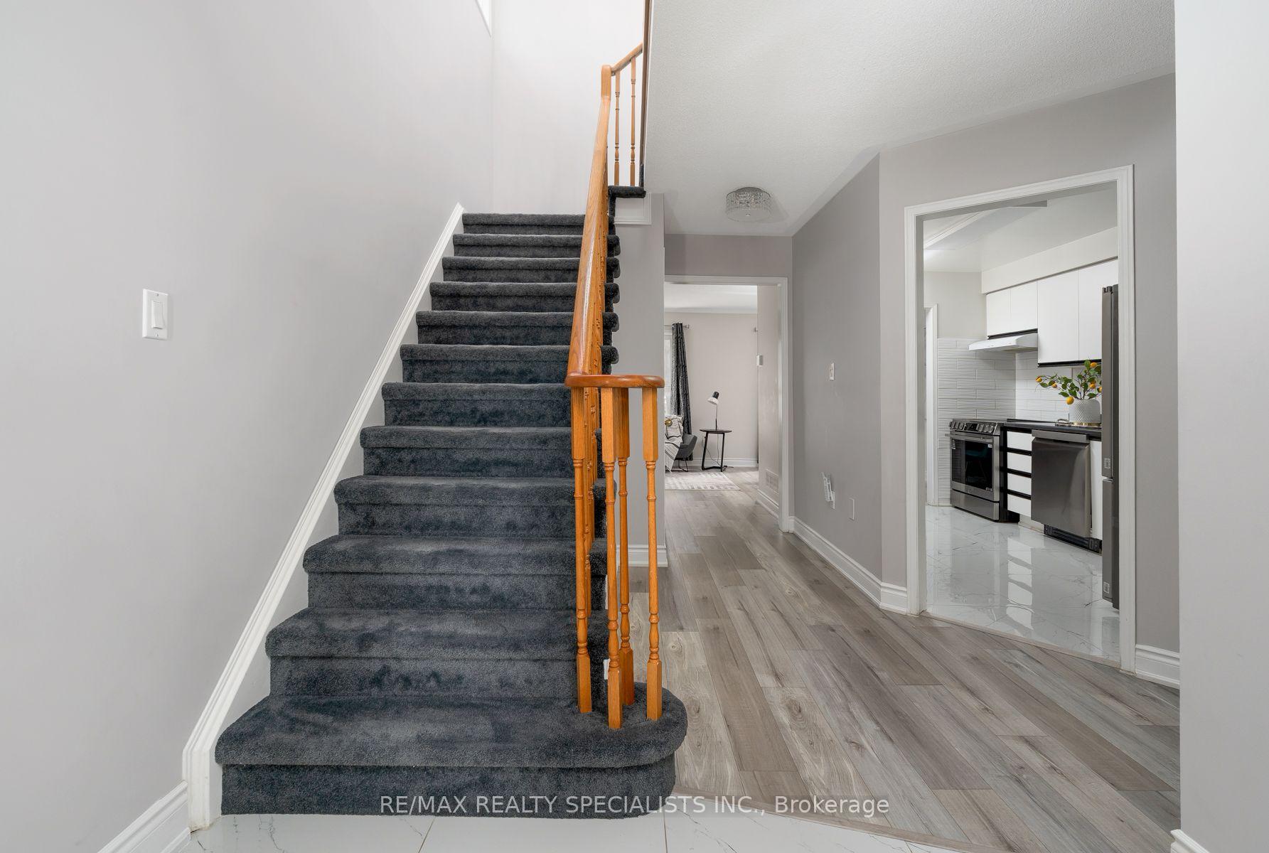 Photo 4 of 6803 Bansbridge Crescent, Mississauga, Lisgar — HOMEH