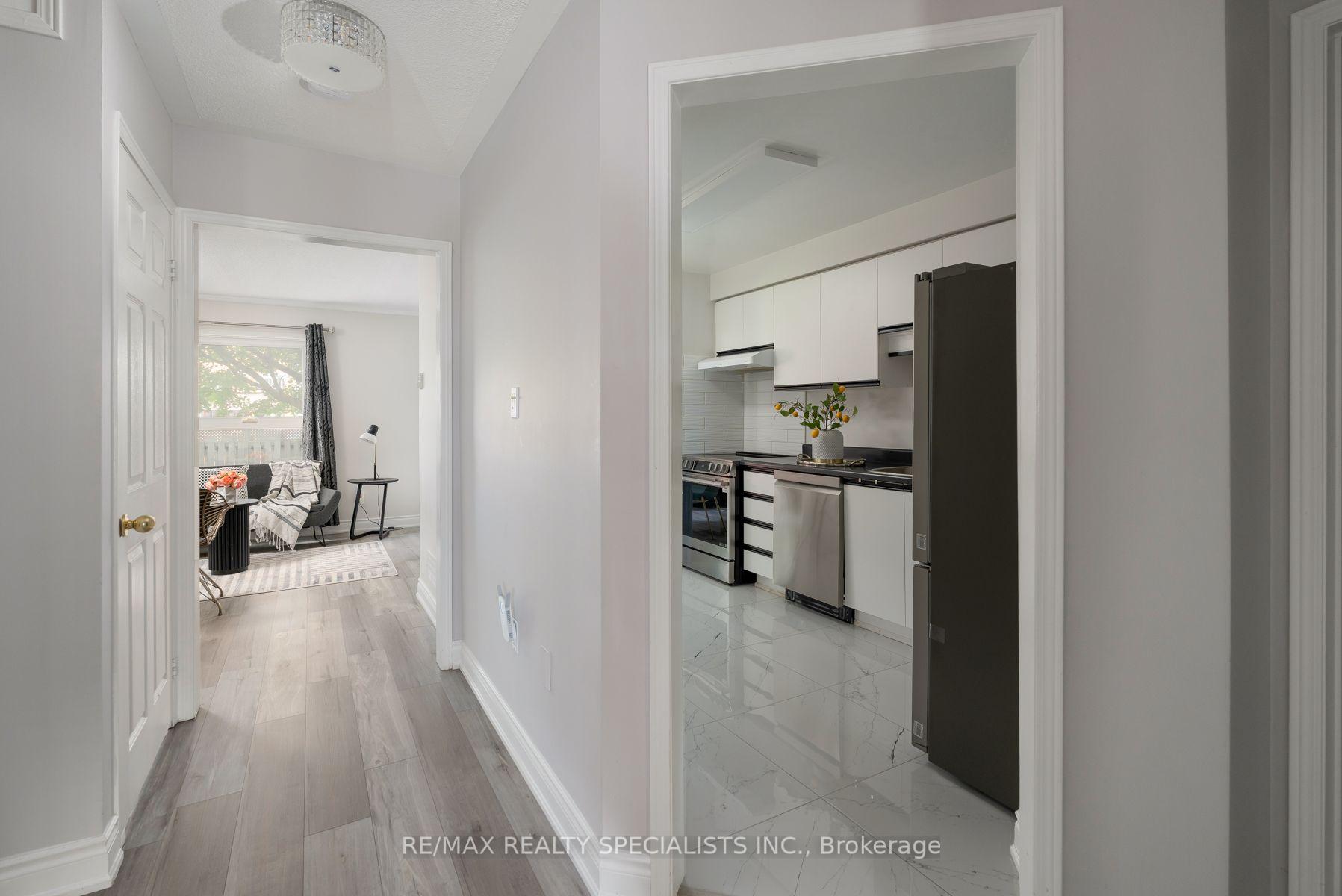Photo 5 of 6803 Bansbridge Crescent, Mississauga, Lisgar — HOMEH