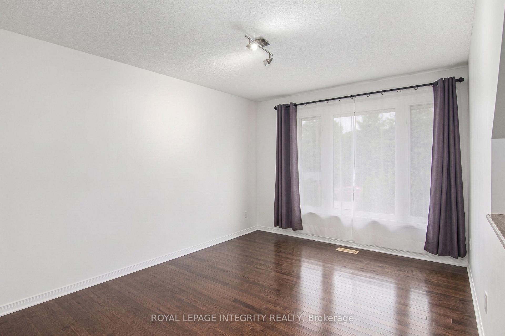 Photo 2 of 118 Monterey Drive, Ottawa, Leslie Park — HOMEH