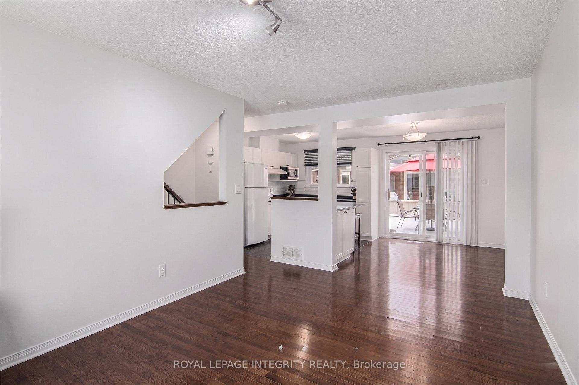 Photo 4 of 118 Monterey Drive, Ottawa, Leslie Park — HOMEH