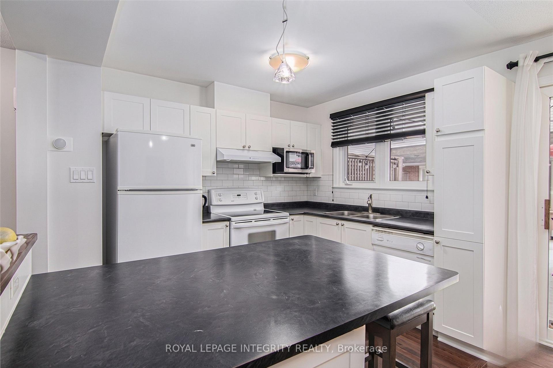Photo 6 of 118 Monterey Drive, Ottawa, Leslie Park — HOMEH
