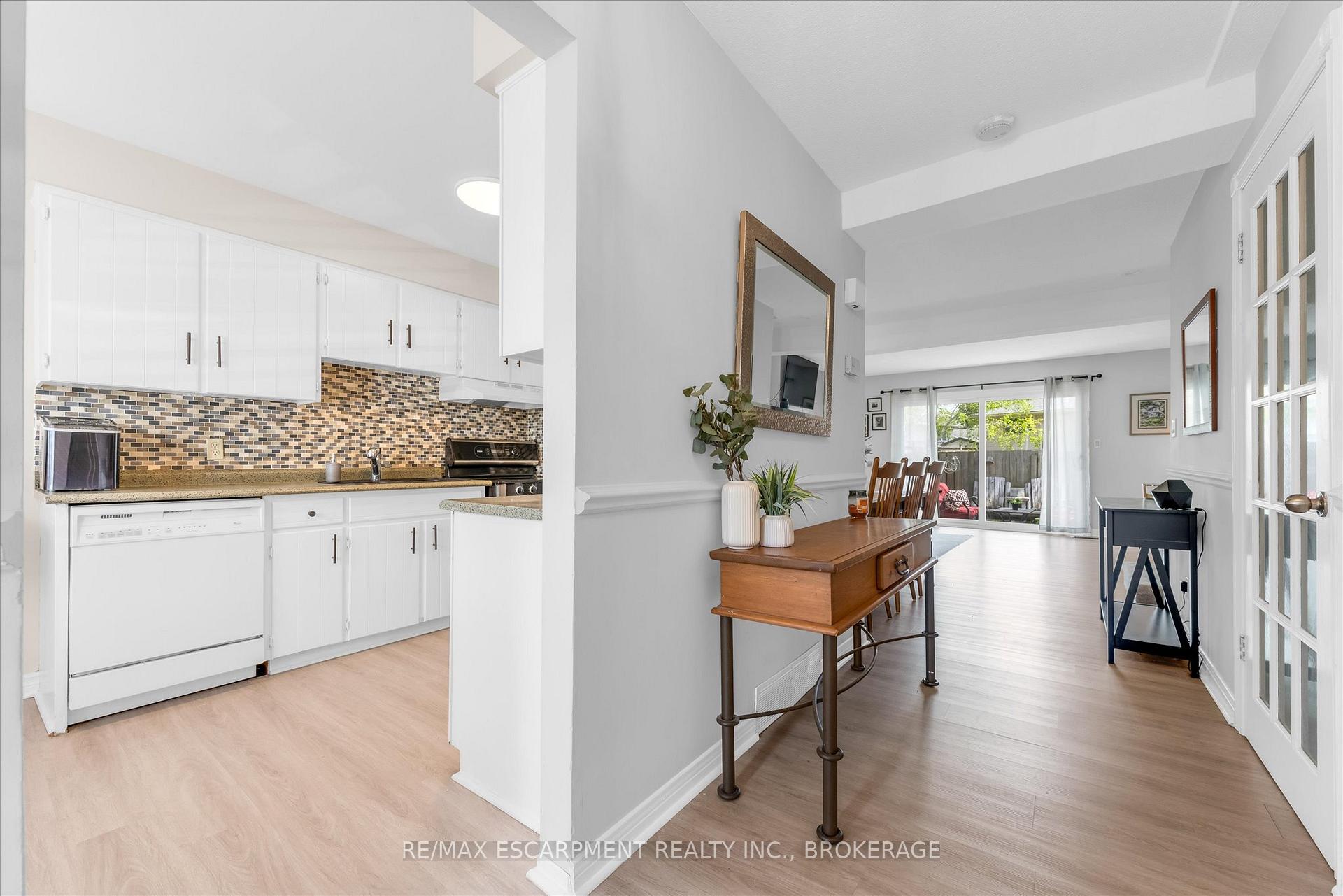 Photo 4 of Unit 97, 77 Linwell Road, St. Catharines, Lakeport — HOMEH