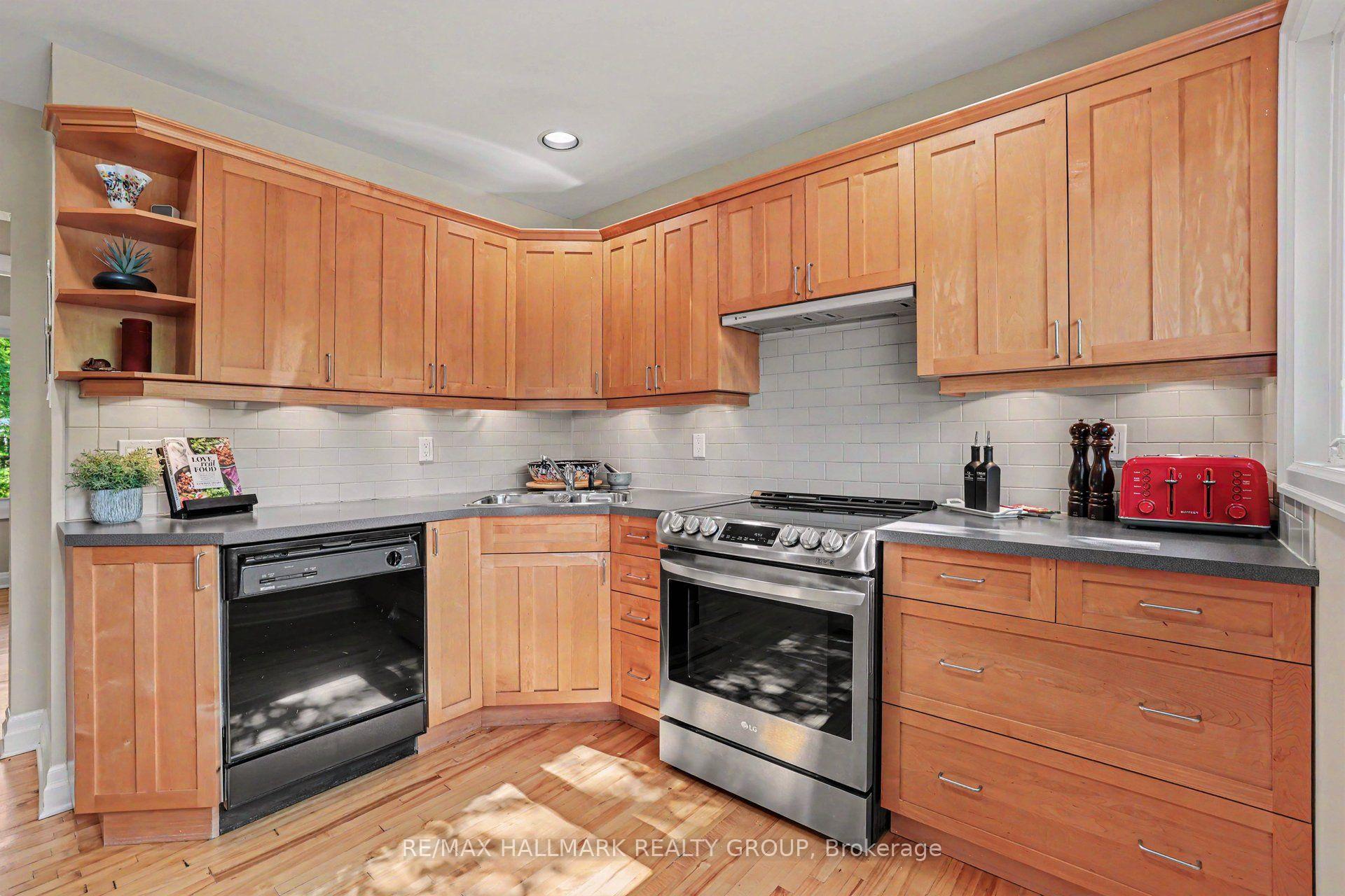 Photo 9 of 22 Dunvegan Road, Ottawa, Manor Park — HOMEH