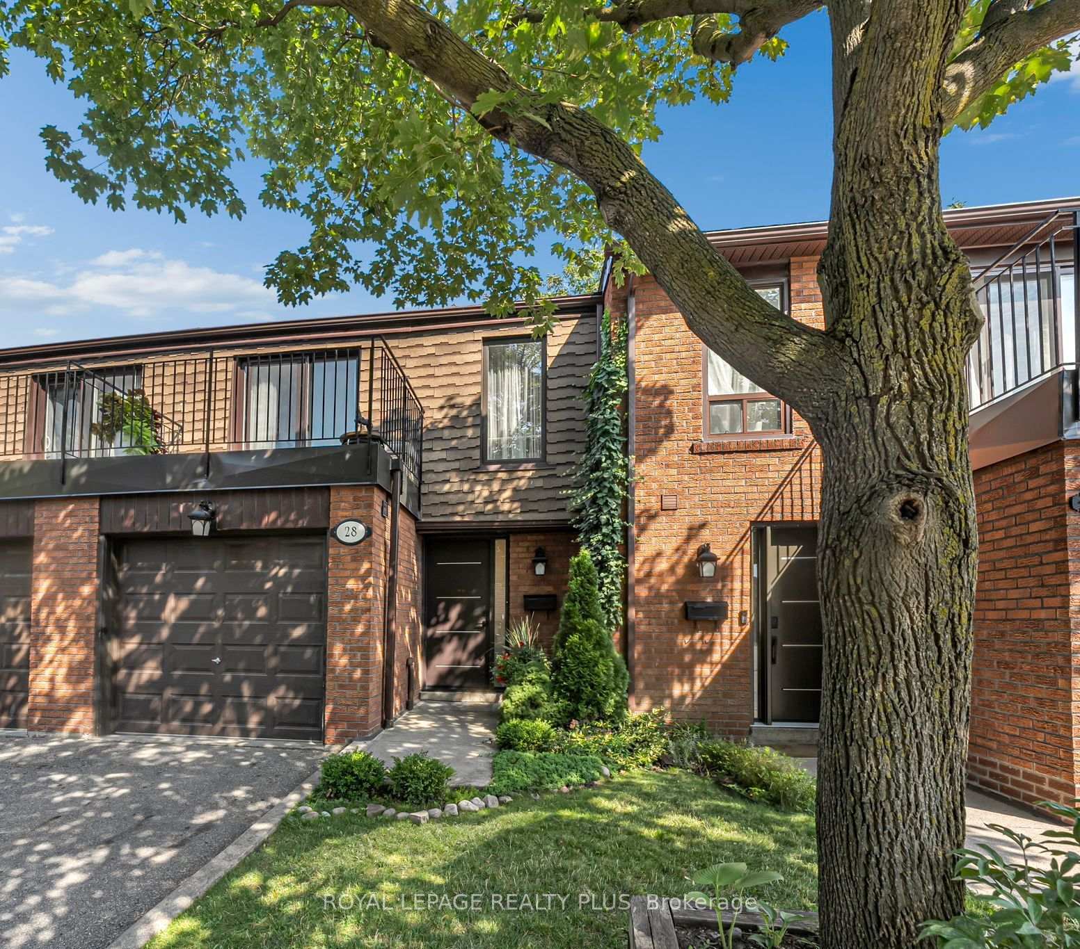 Front of Unit 77, 3395 Cliff Road N