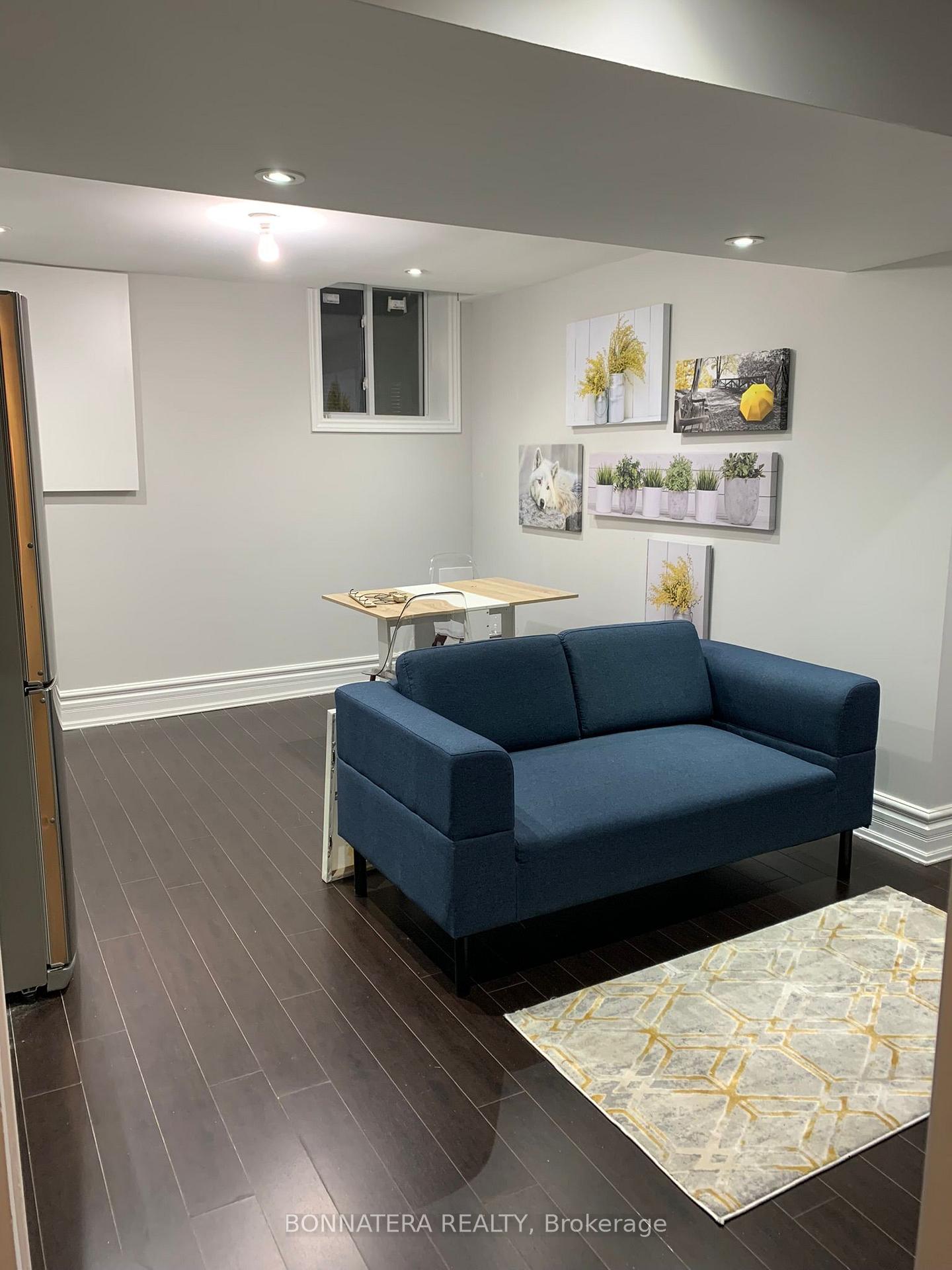 Photo 3 of Unit Bsmt, 284 Hickory Circle, Oakville, Wedgewood Creek — HOMEH