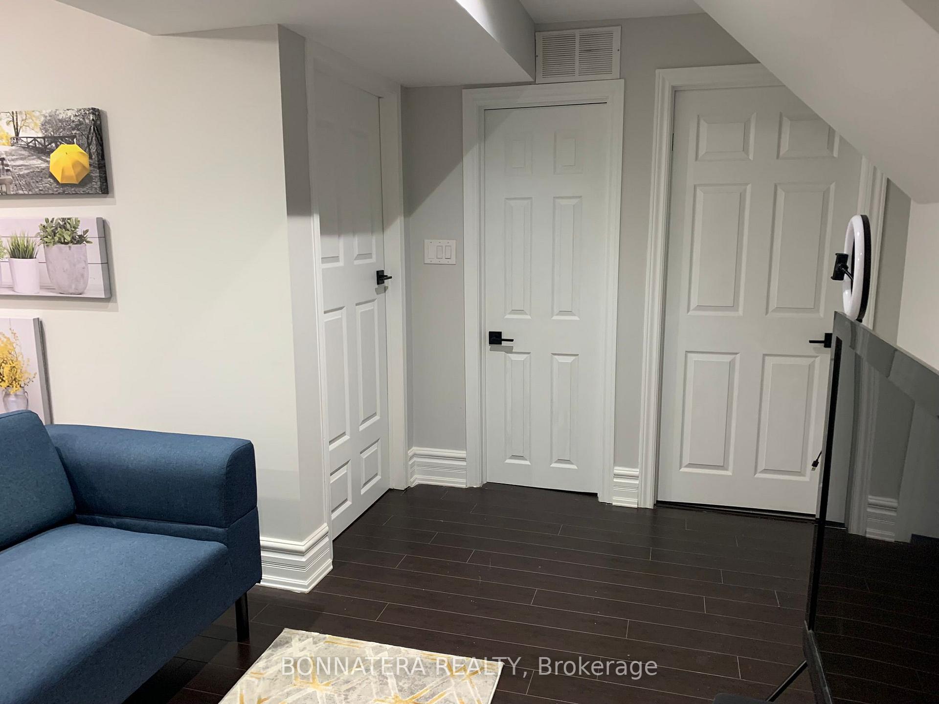 Photo 4 of Unit Bsmt, 284 Hickory Circle, Oakville, Wedgewood Creek — HOMEH