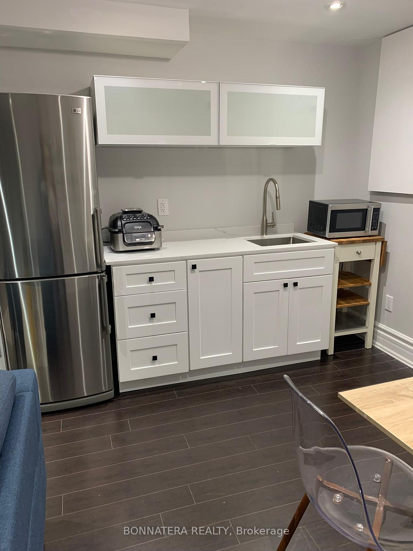 Photo 6 of Unit Bsmt, 284 Hickory Circle, Oakville, Wedgewood Creek — HOMEH