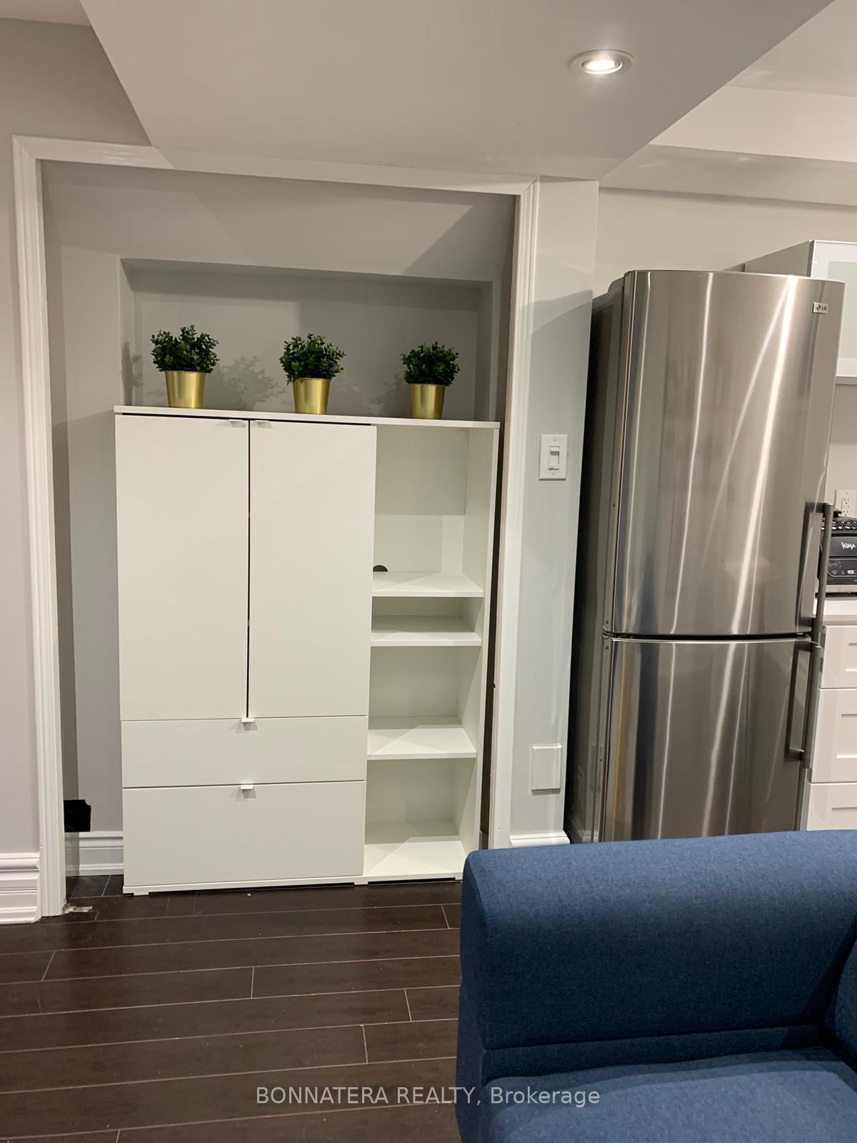 Photo 7 of Unit Bsmt, 284 Hickory Circle, Oakville, Wedgewood Creek — HOMEH