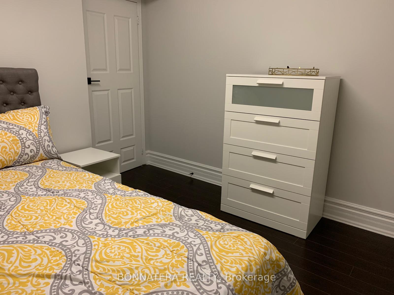 Photo 8 of Unit Bsmt, 284 Hickory Circle, Oakville, Wedgewood Creek — HOMEH