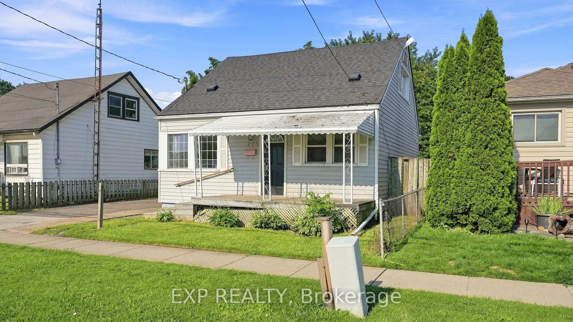 Photo 2 of 225 Grantham Avenue, St. Catharines, Facer — HOMEH